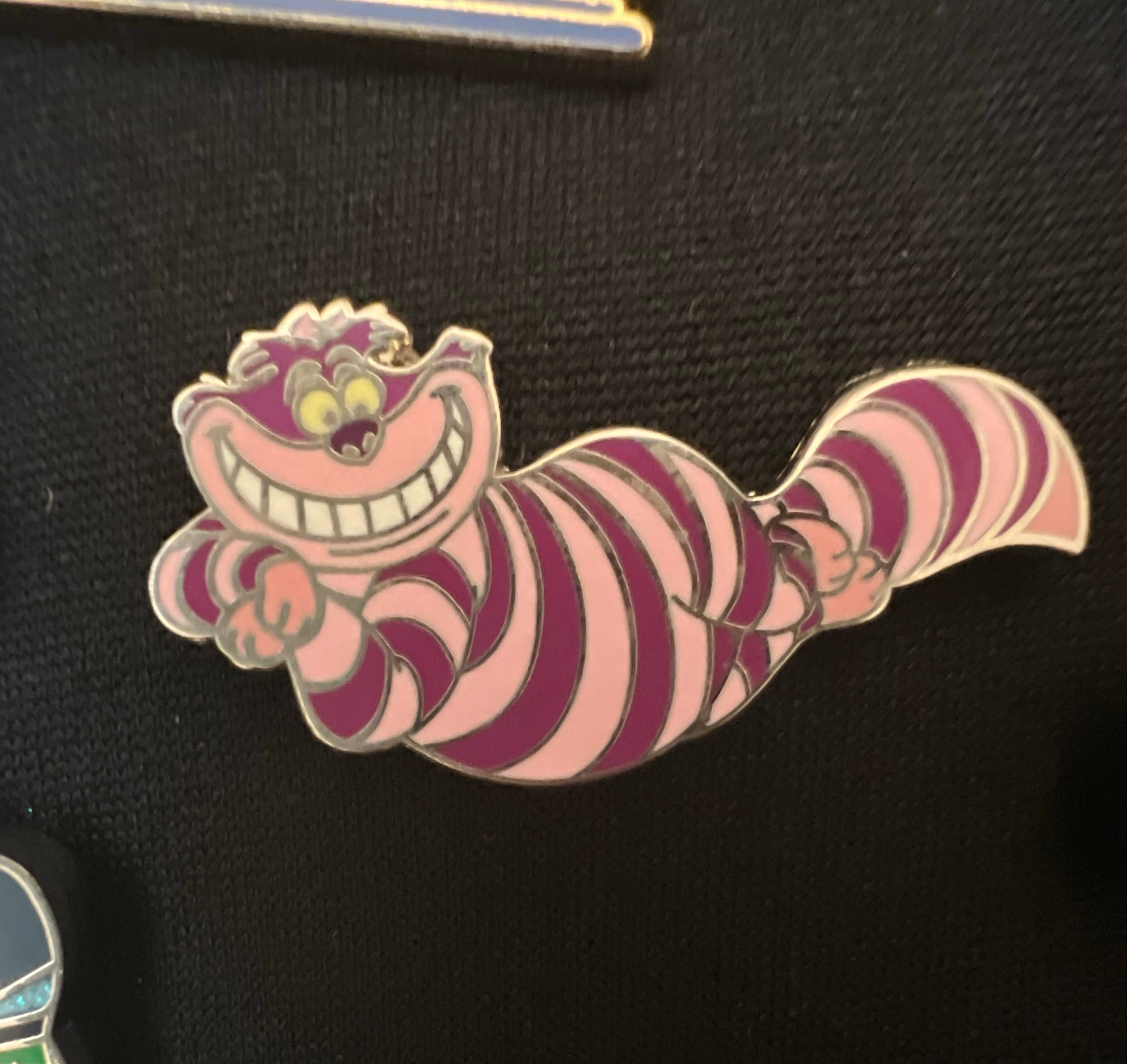 Cheshire Cat Floating on Side to Left