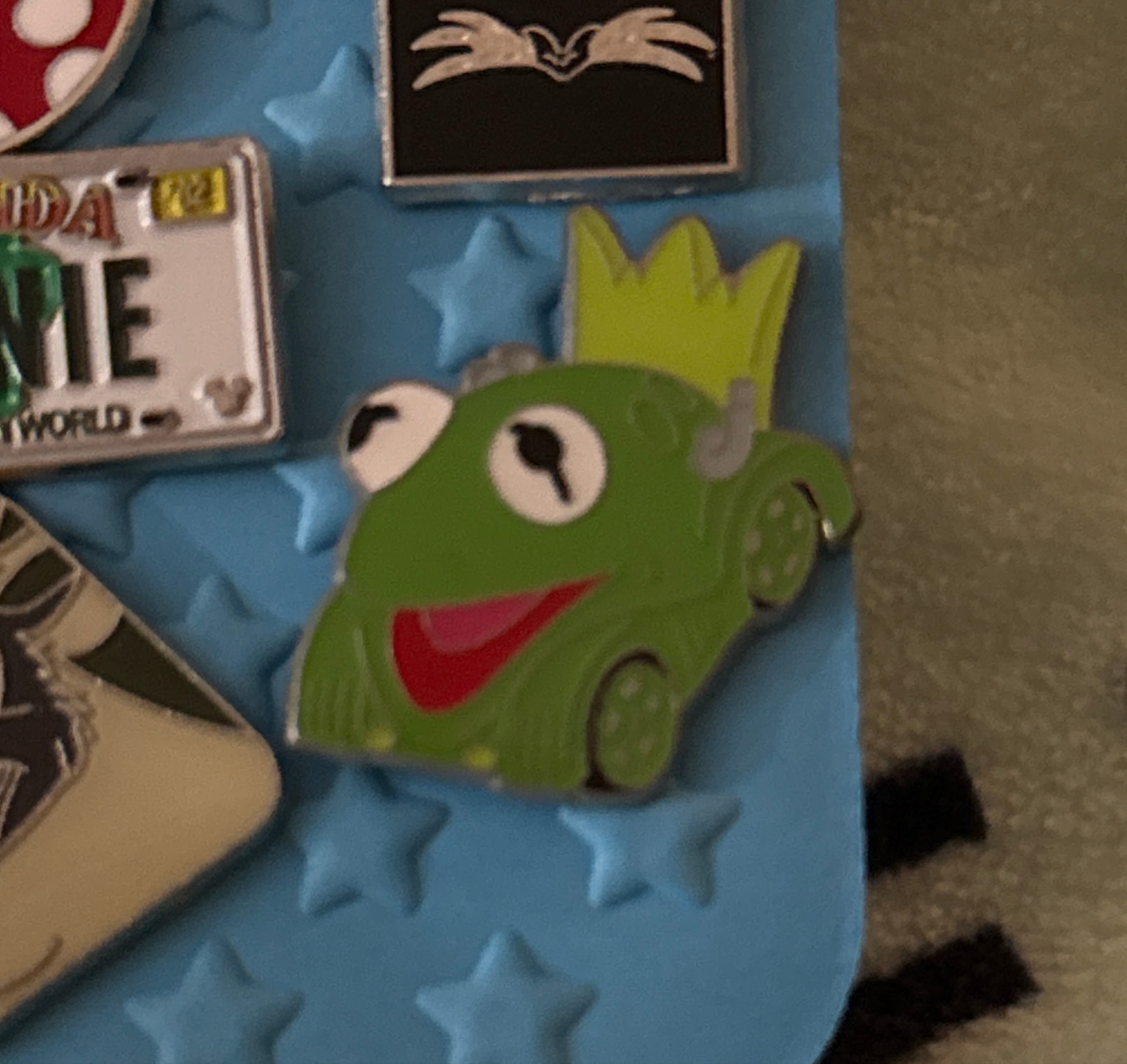 Kermit the Frog - Disney Racers Mystery Pin Pack front