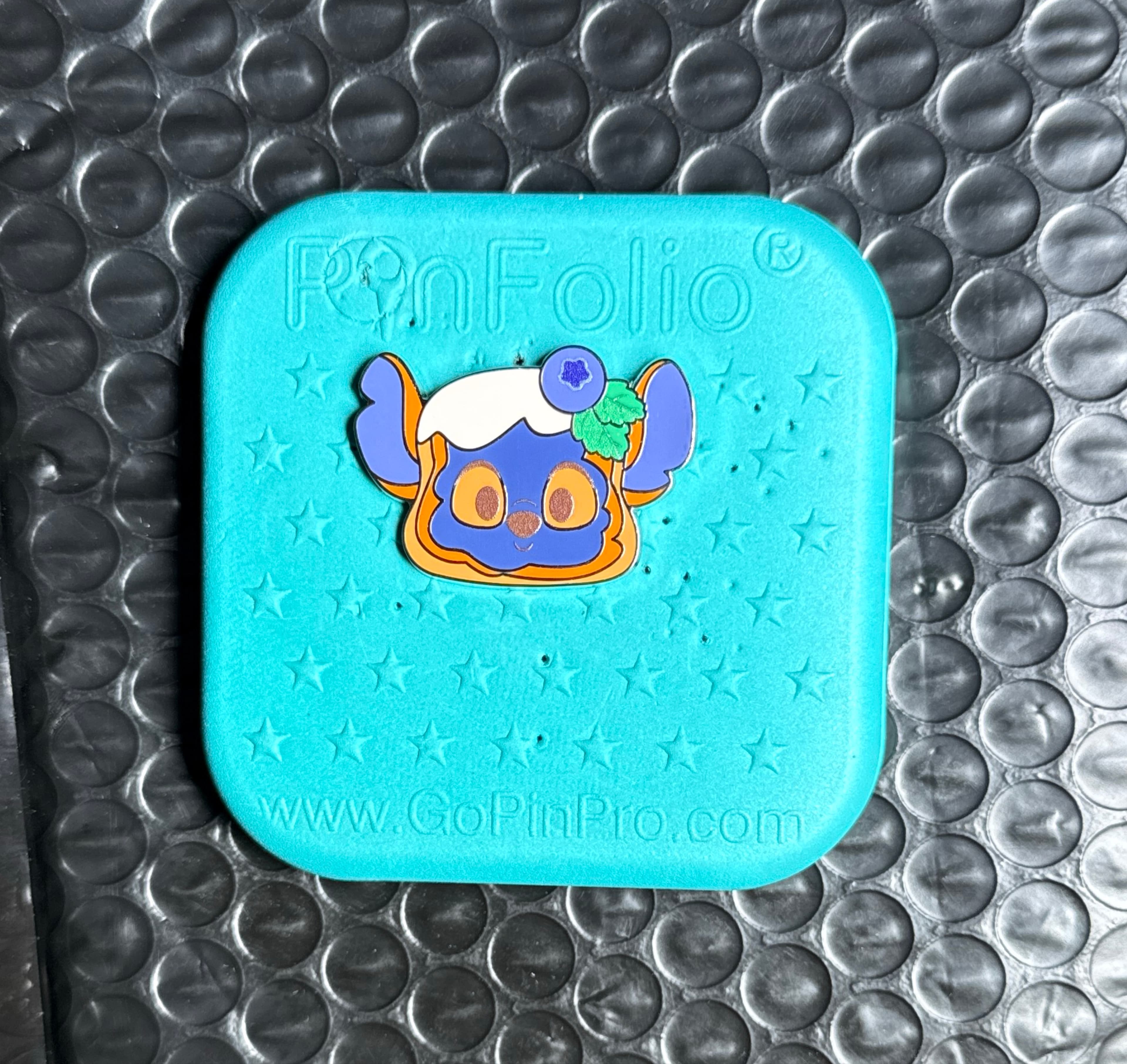 Stitch Frosted Blueberry Loaf - Munchlings Mystery Collection (Series 4) front