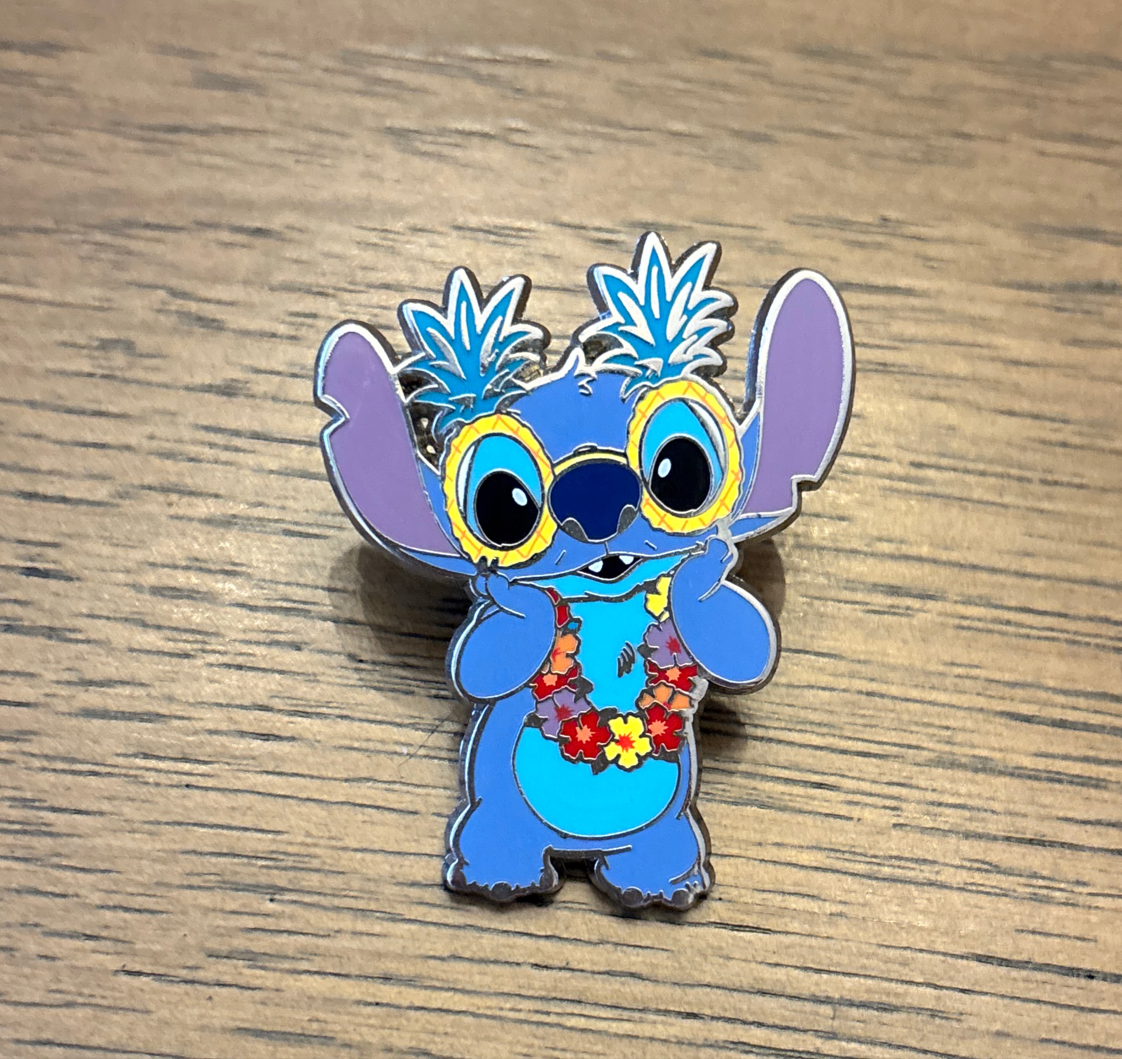 Stitch with Pineapple Glasses and Lei - Lilo & Stitch