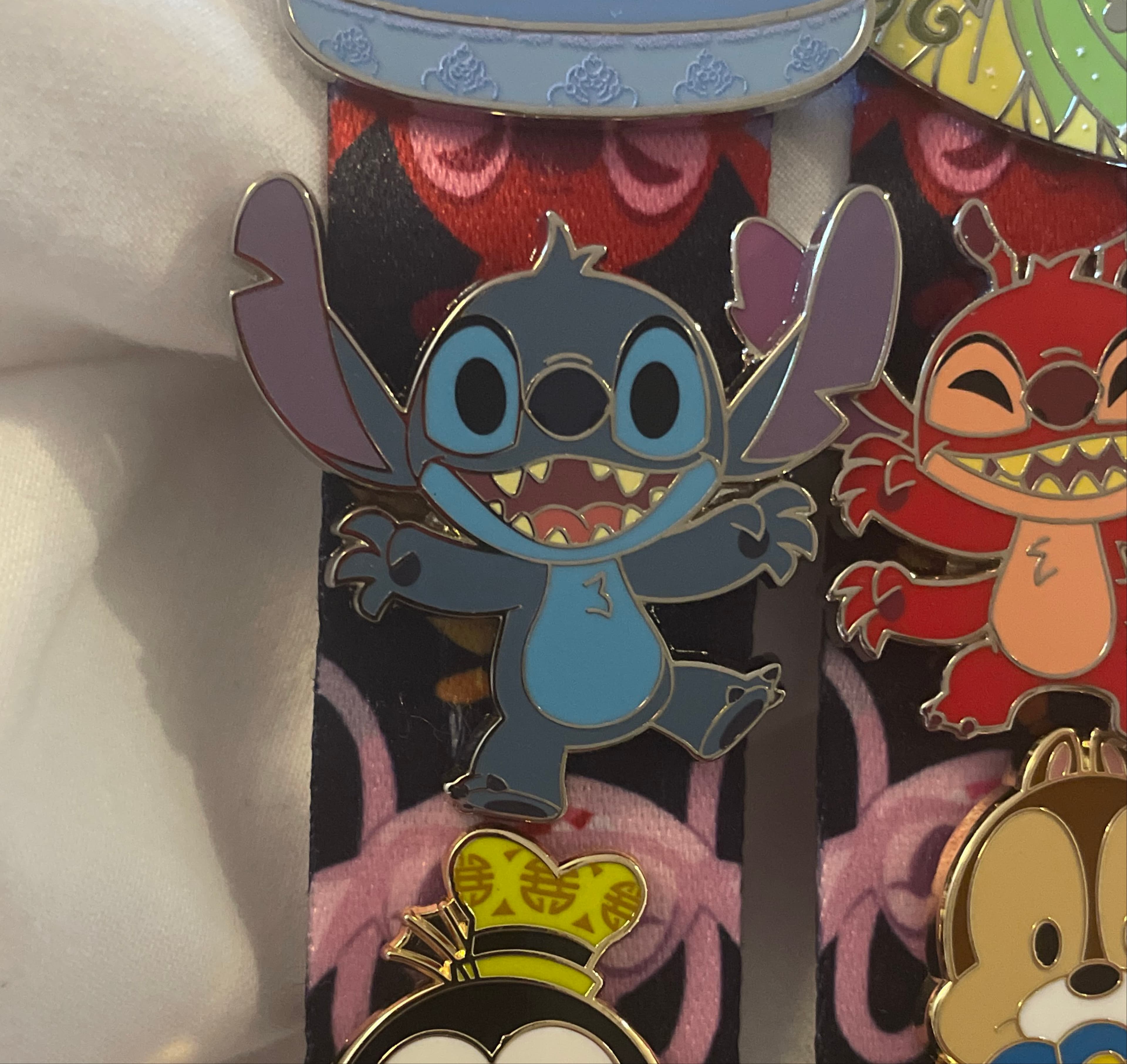 Stitch - Stitch & Friends Pin Trading Starter Set