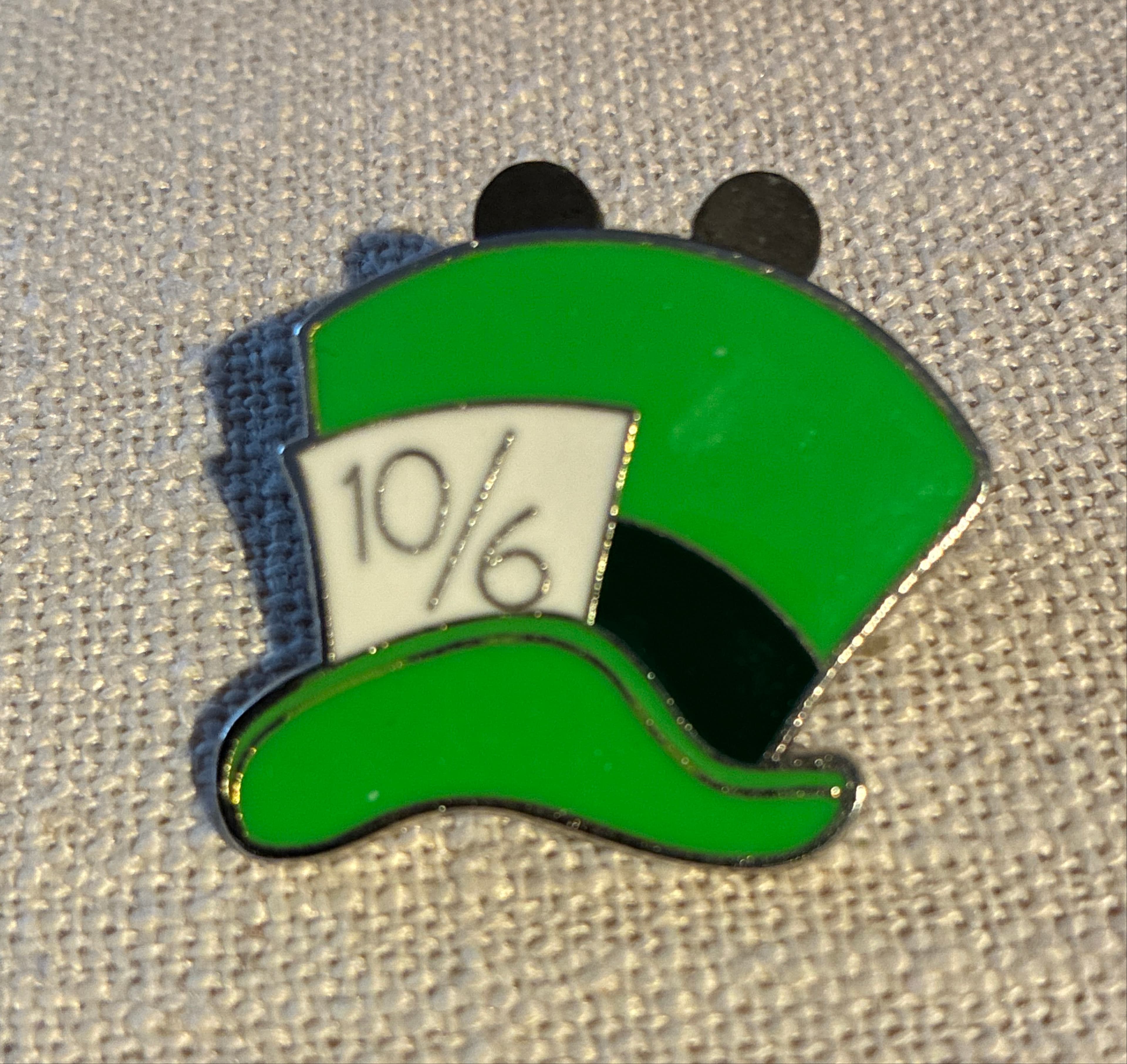 Mad Hatter Hat 10/6 Hidden Mickey Pin