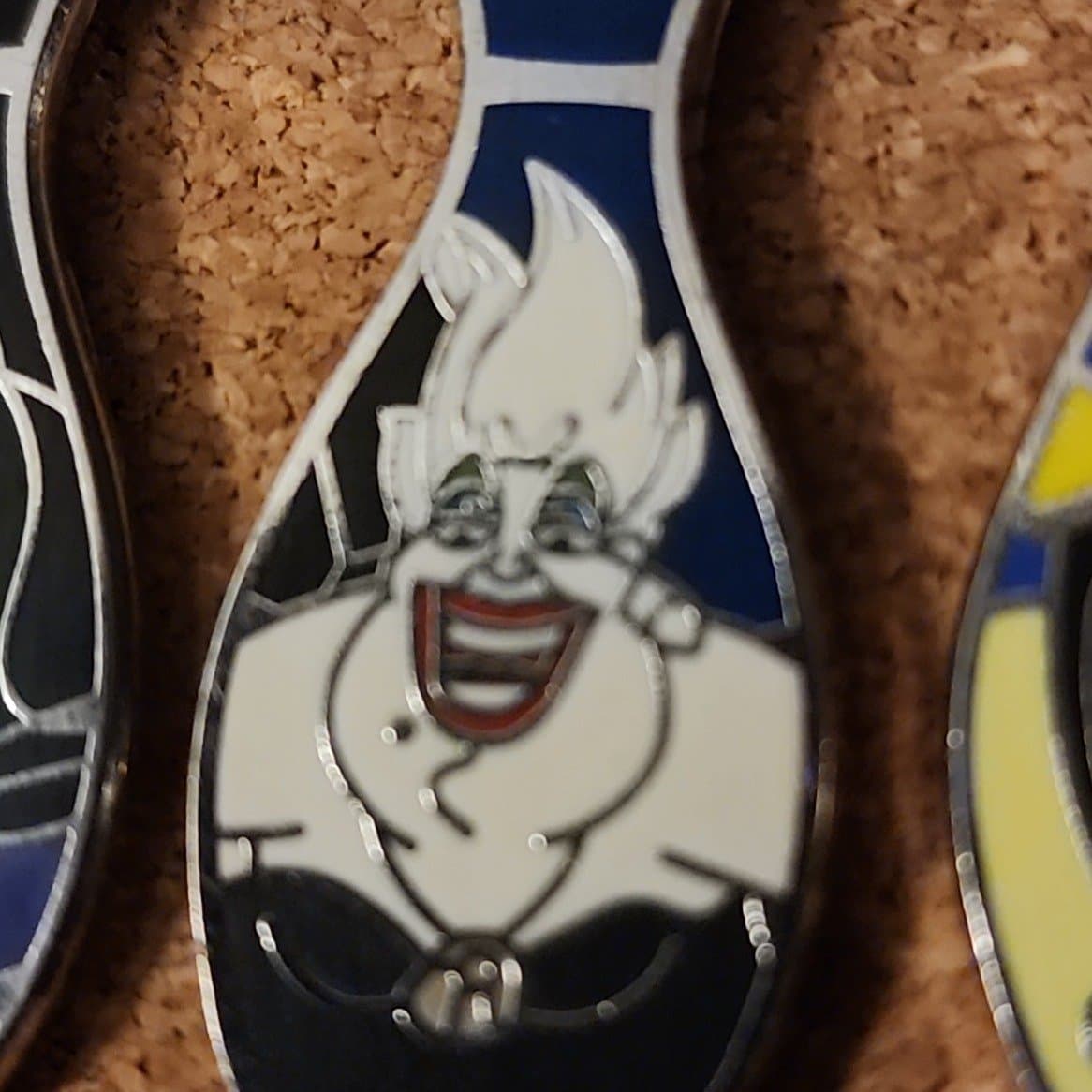 DLR - 2008 Hidden Mickey Series - Bowling Pin Villains - Ursula