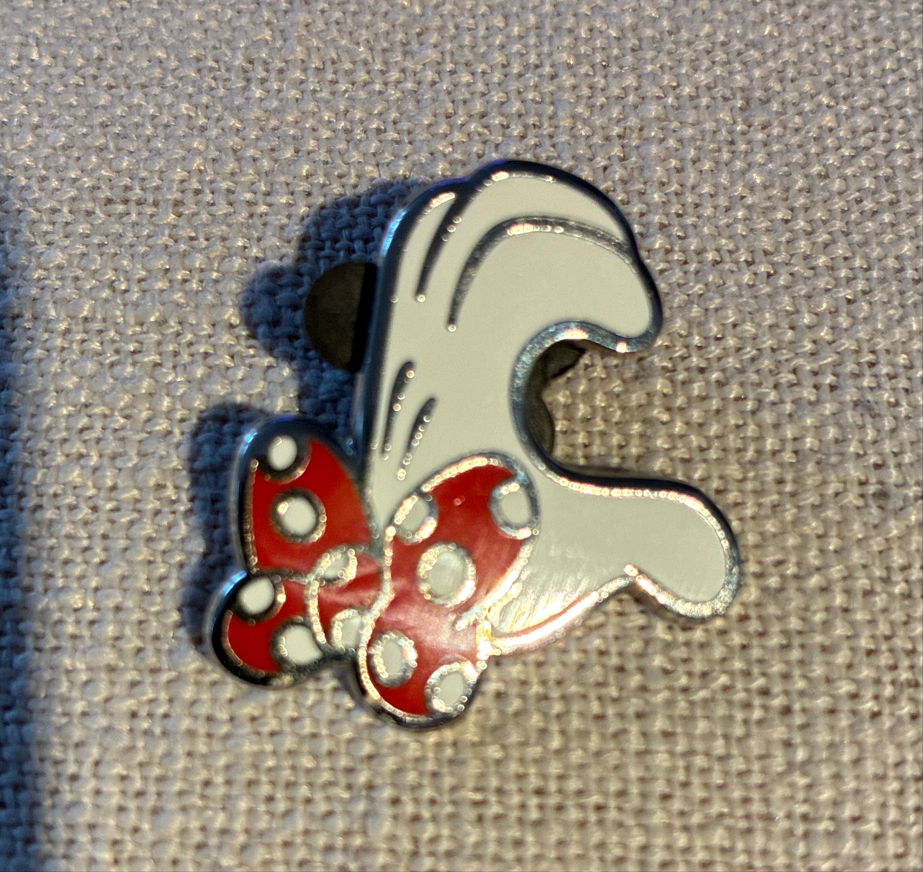 Minnie Mouse - OK - Glove Hand - Hidden Mickey - Game Prize