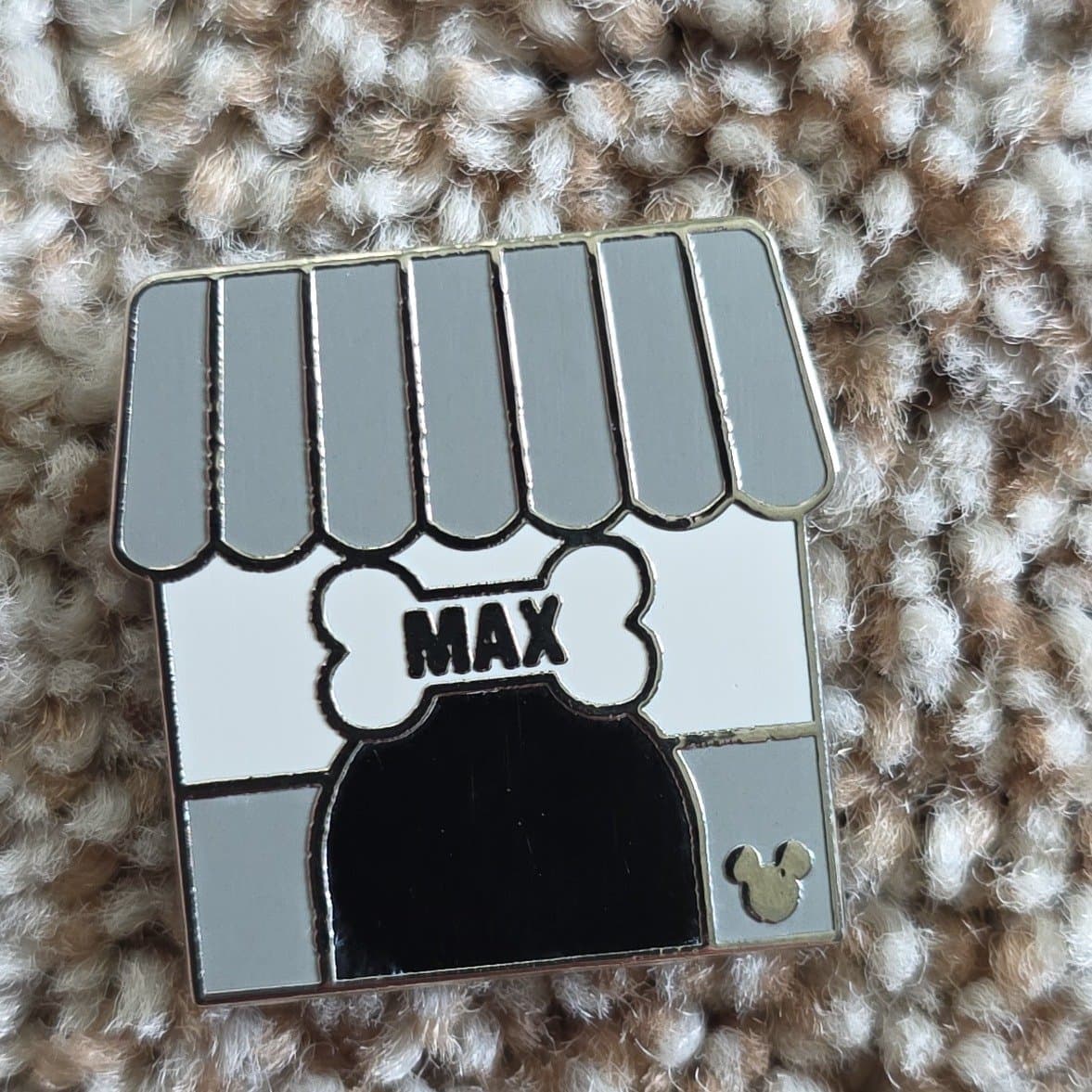 Hidden Mickey 2019 - Doghouses - Max