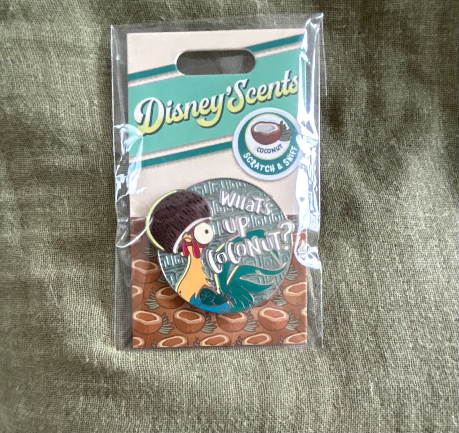 Disney Scents Moana Hei Hei What's Up Coconut Scratch & Sniff Pin