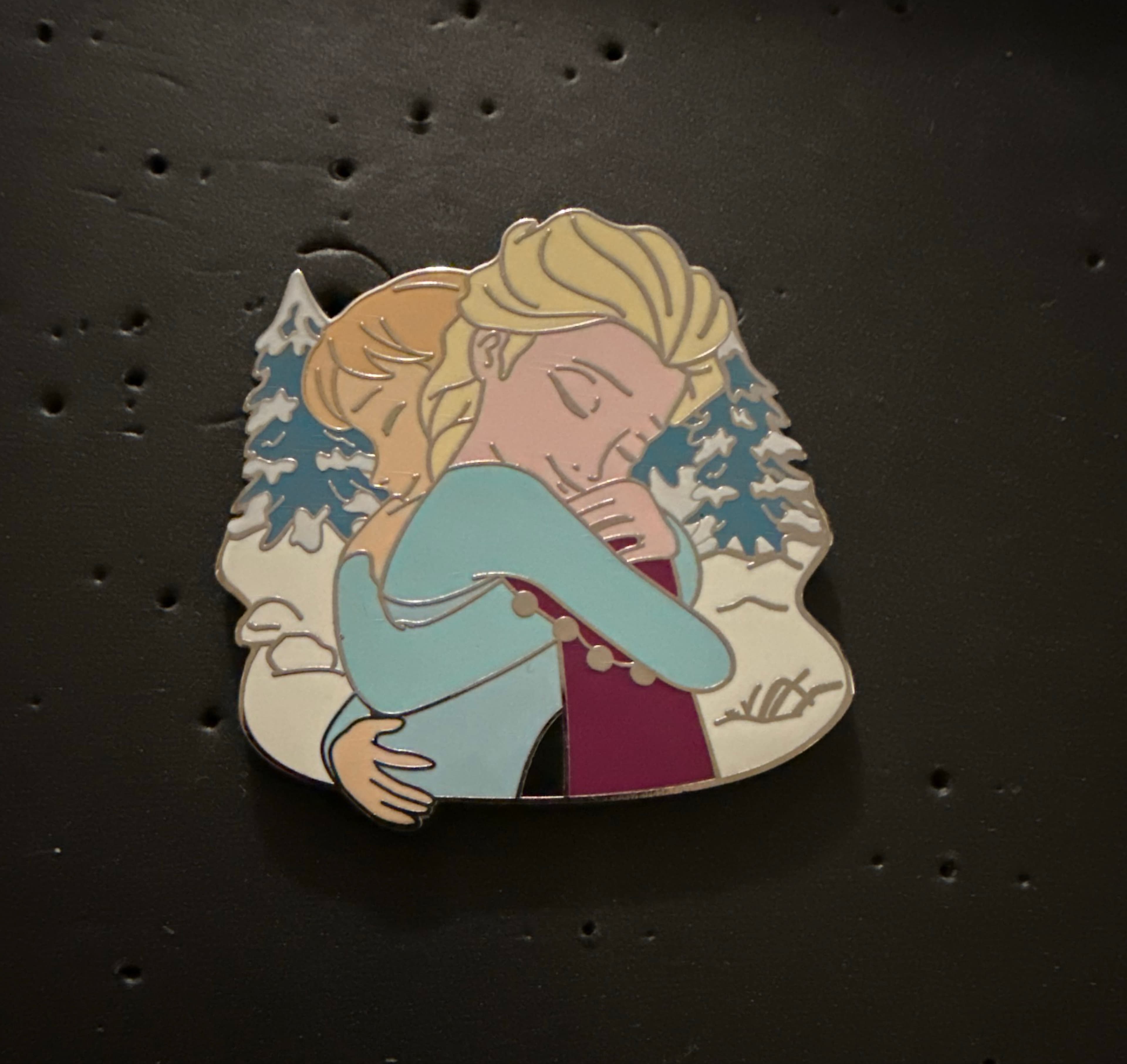 Disney Hugs Mystery Collection - Elsa & Anna ONLY front