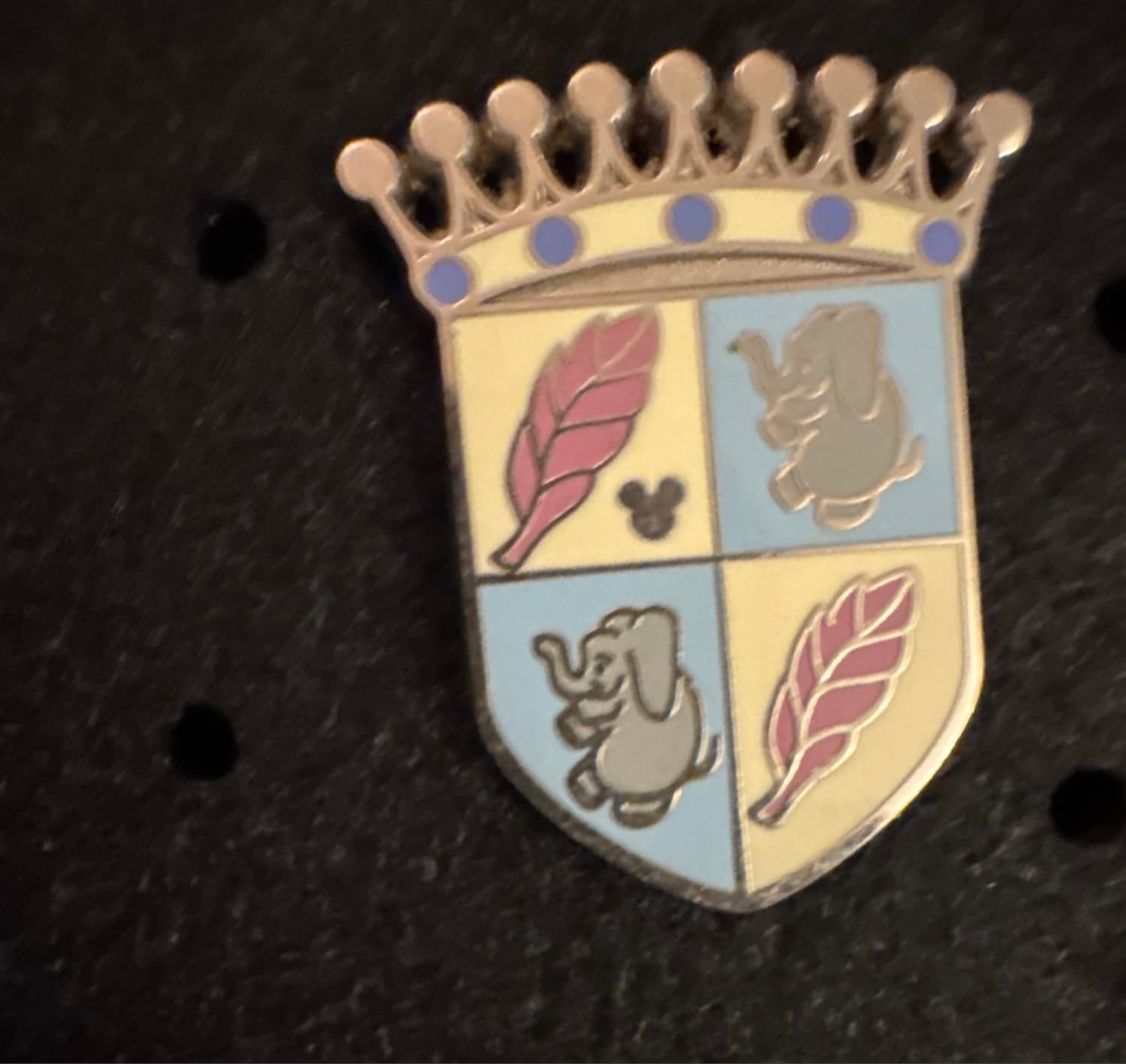 Dumbo Crest Shield Pin - Fantasyland Icons Hidden Mickey Collection