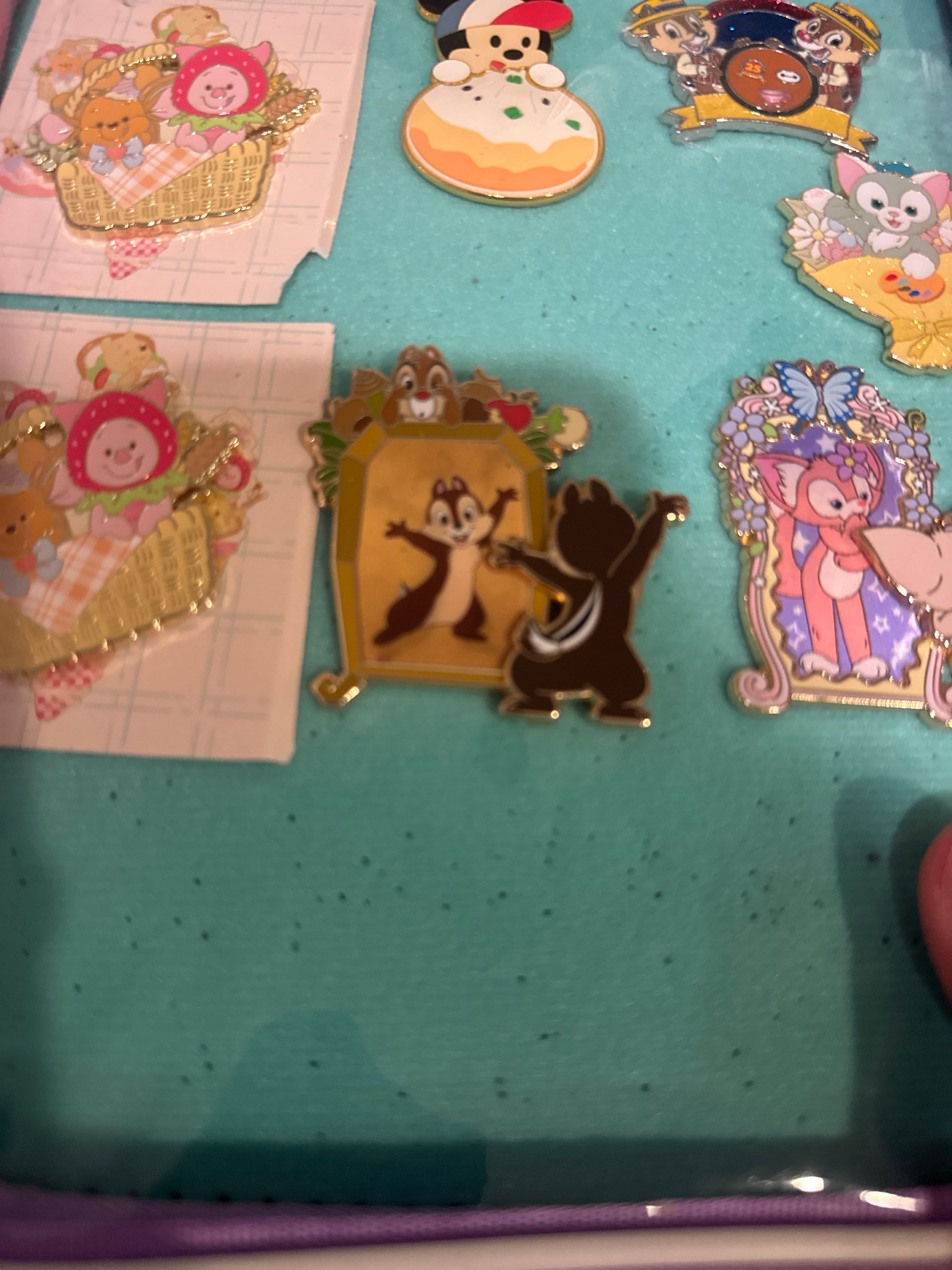 Shanghai Disney Lenticular Mirror Mystery Pin -Chip & Dale