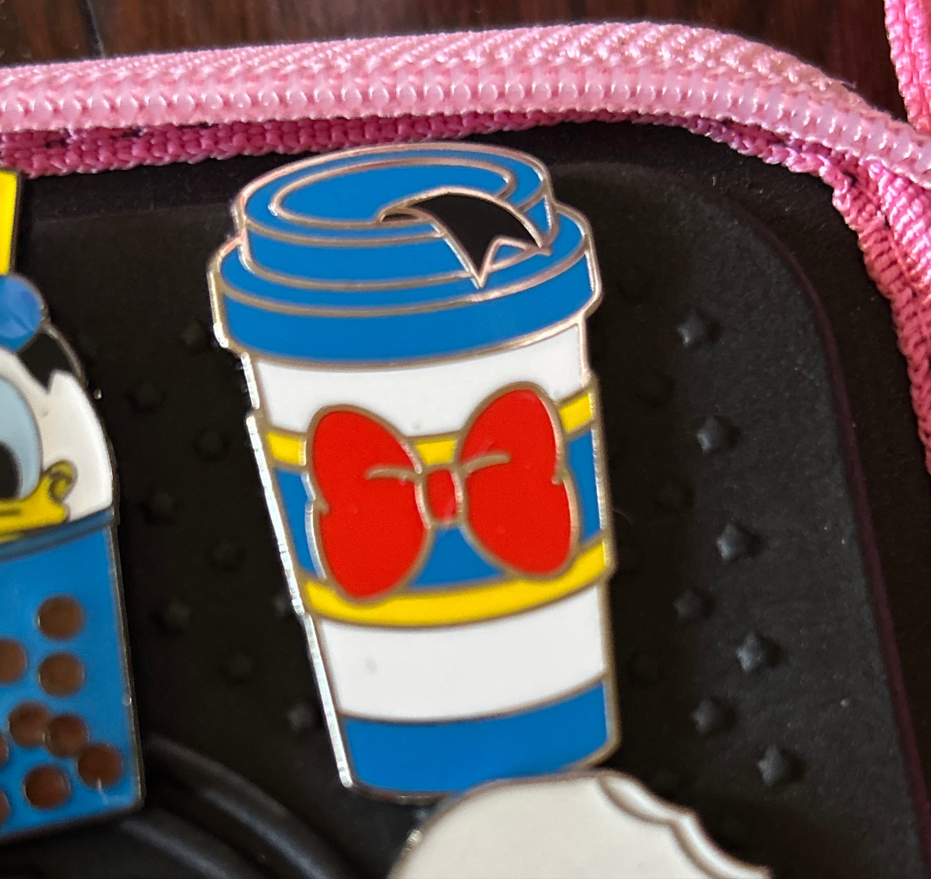 Donald Duck Coffee Cup front