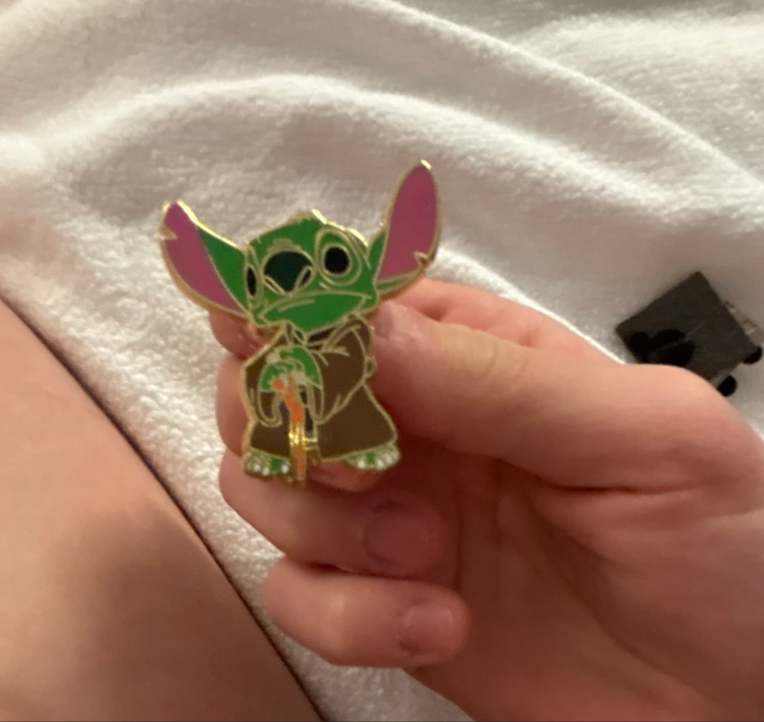 Stitch as Yoda - Star Wars Mystery Pin Collection front