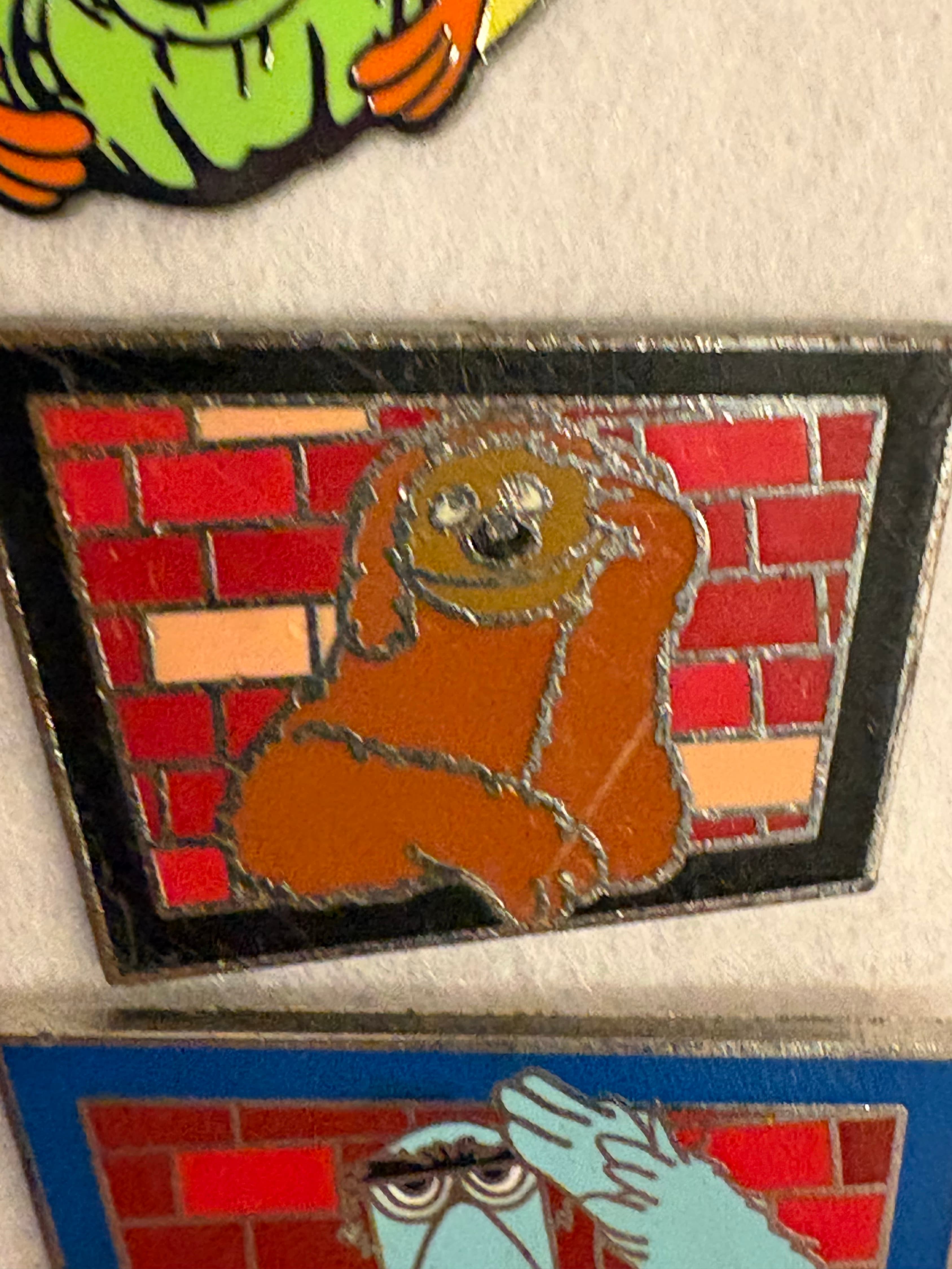MUPPETS Mystery Brick Wall Pin
