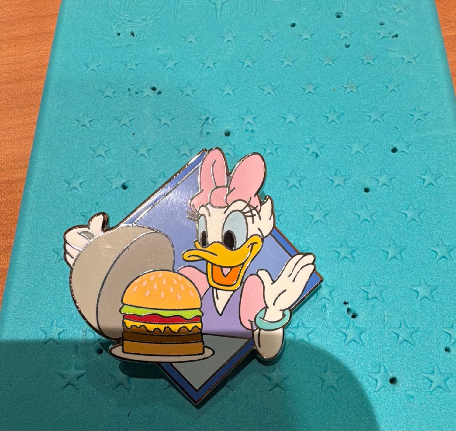 Daisy with Burger DCL Mystery Pin Set