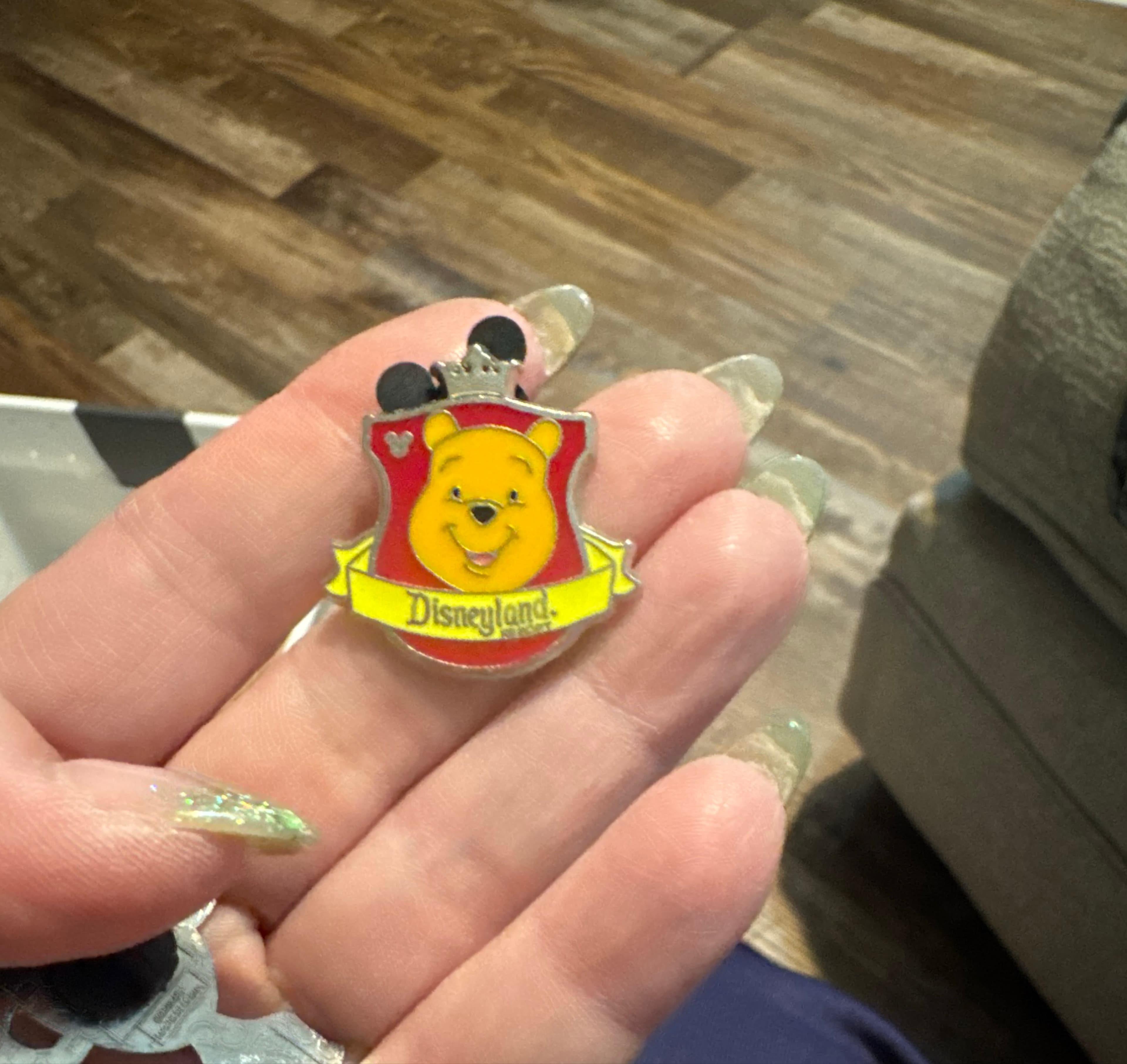 Winnie the Pooh - Crests - Hidden Mickey 2012 front