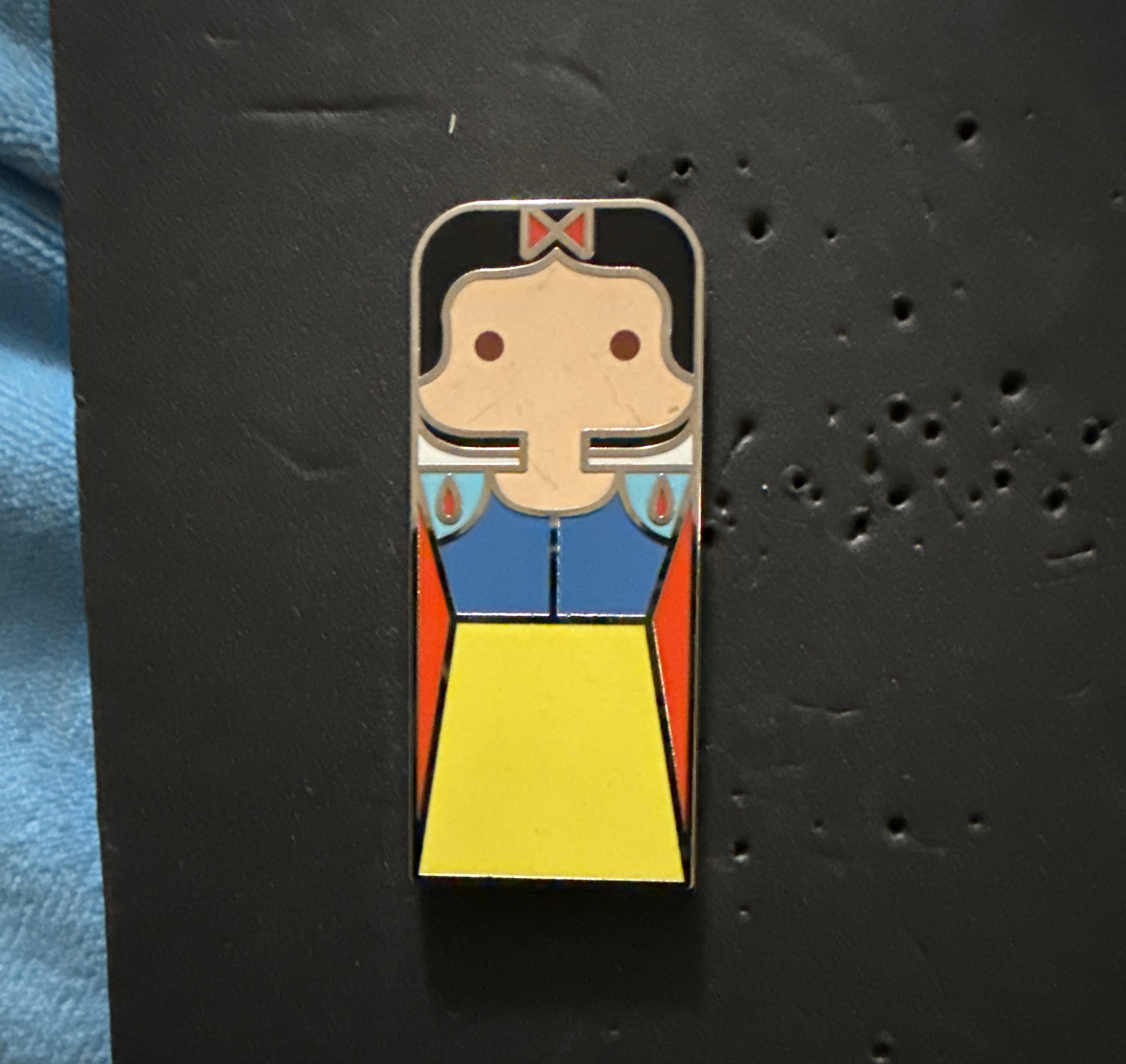 Snow White - Unified Characters - Disney100 - Mystery Pin front