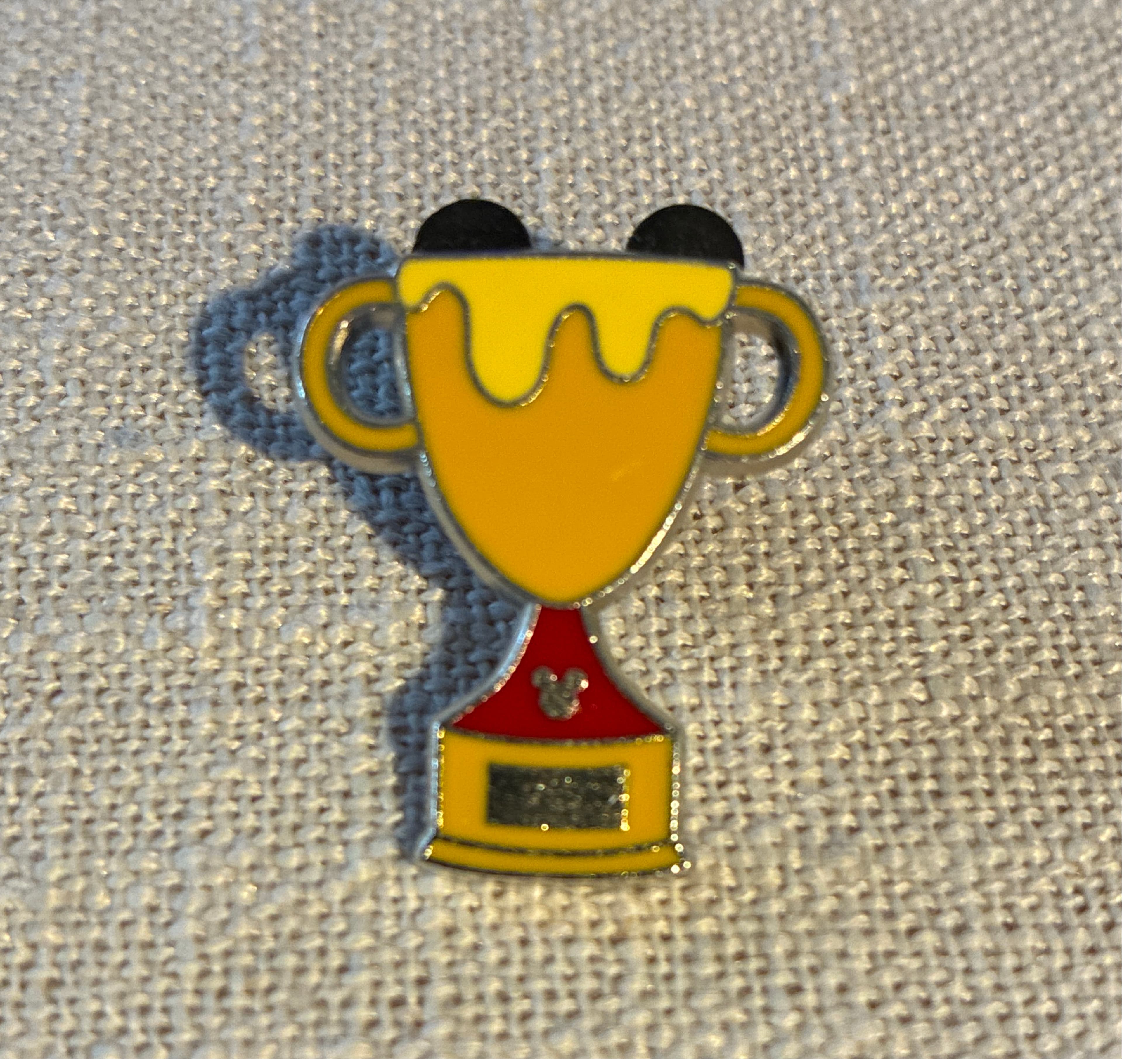 Winnie the Pooh Trophy - 2019 Hidden Mickey - Trophies - Wave B