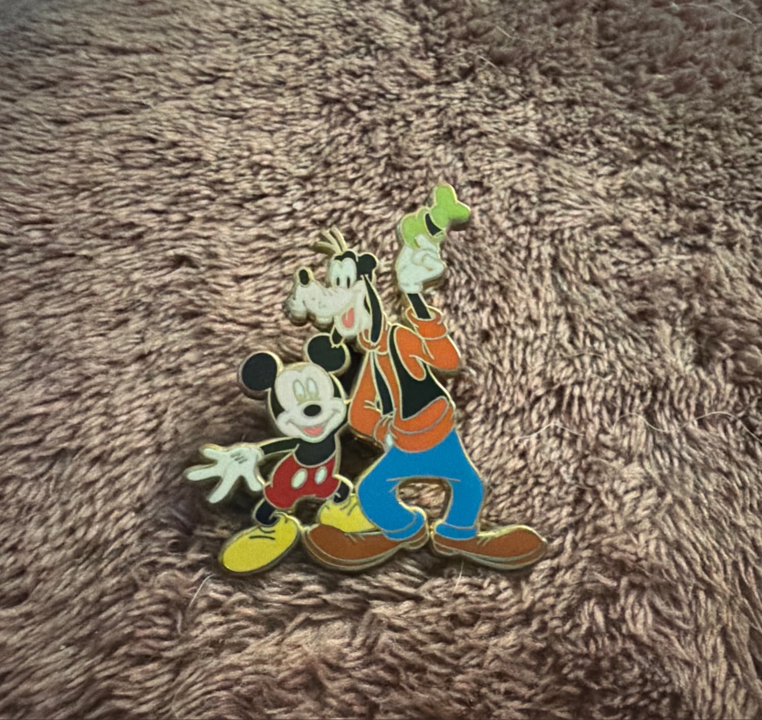 Goofy and Mickey Mouse Disney Pin "Friends are Forever" front