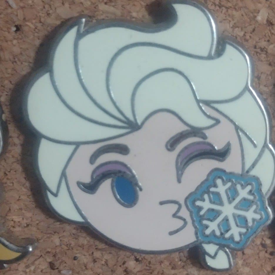 Emoji Blitz Frozen Queen Elsa Blowing Kiss Snowflake