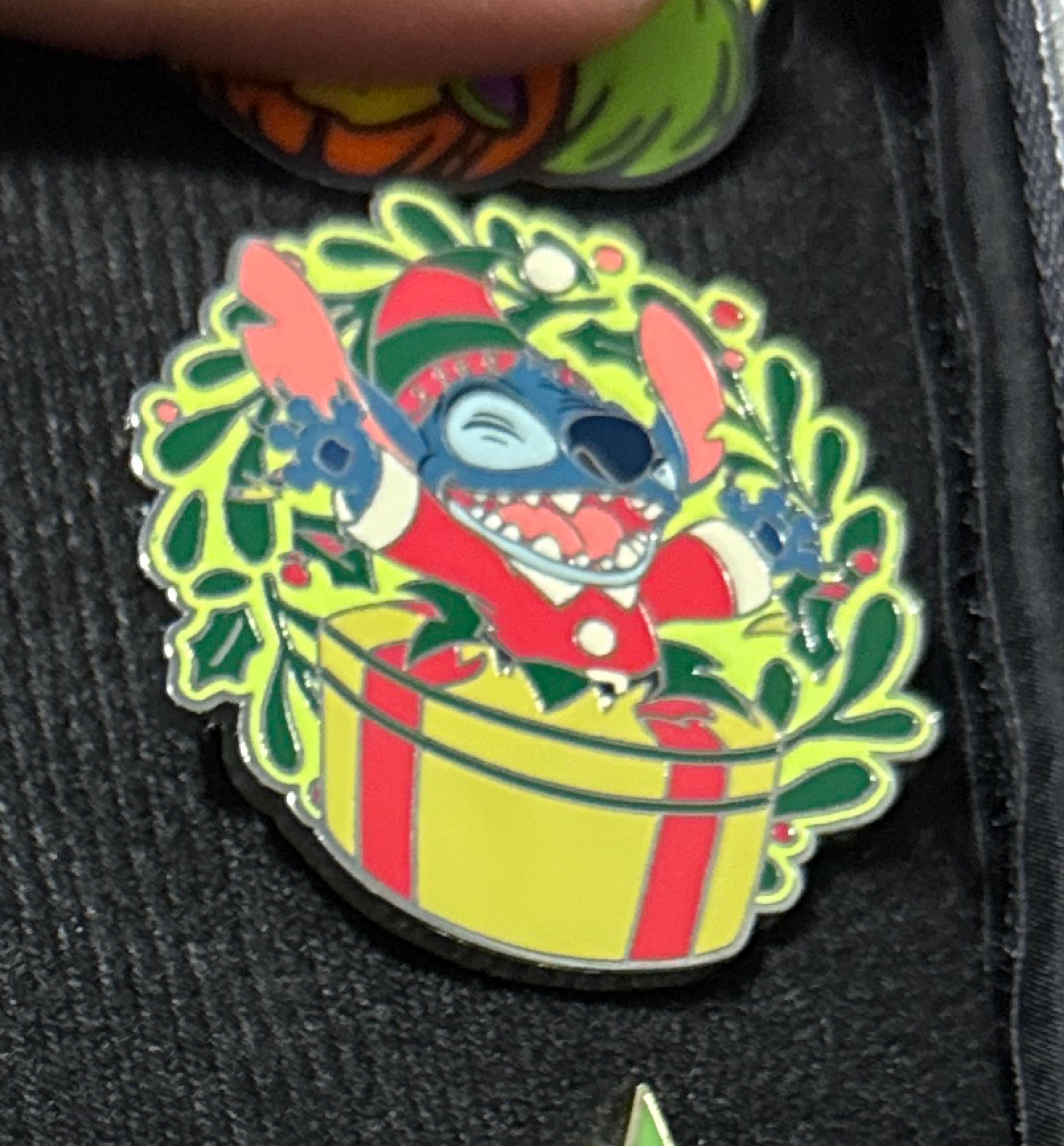 Stitch Holiday Wreath Gift Box Pin