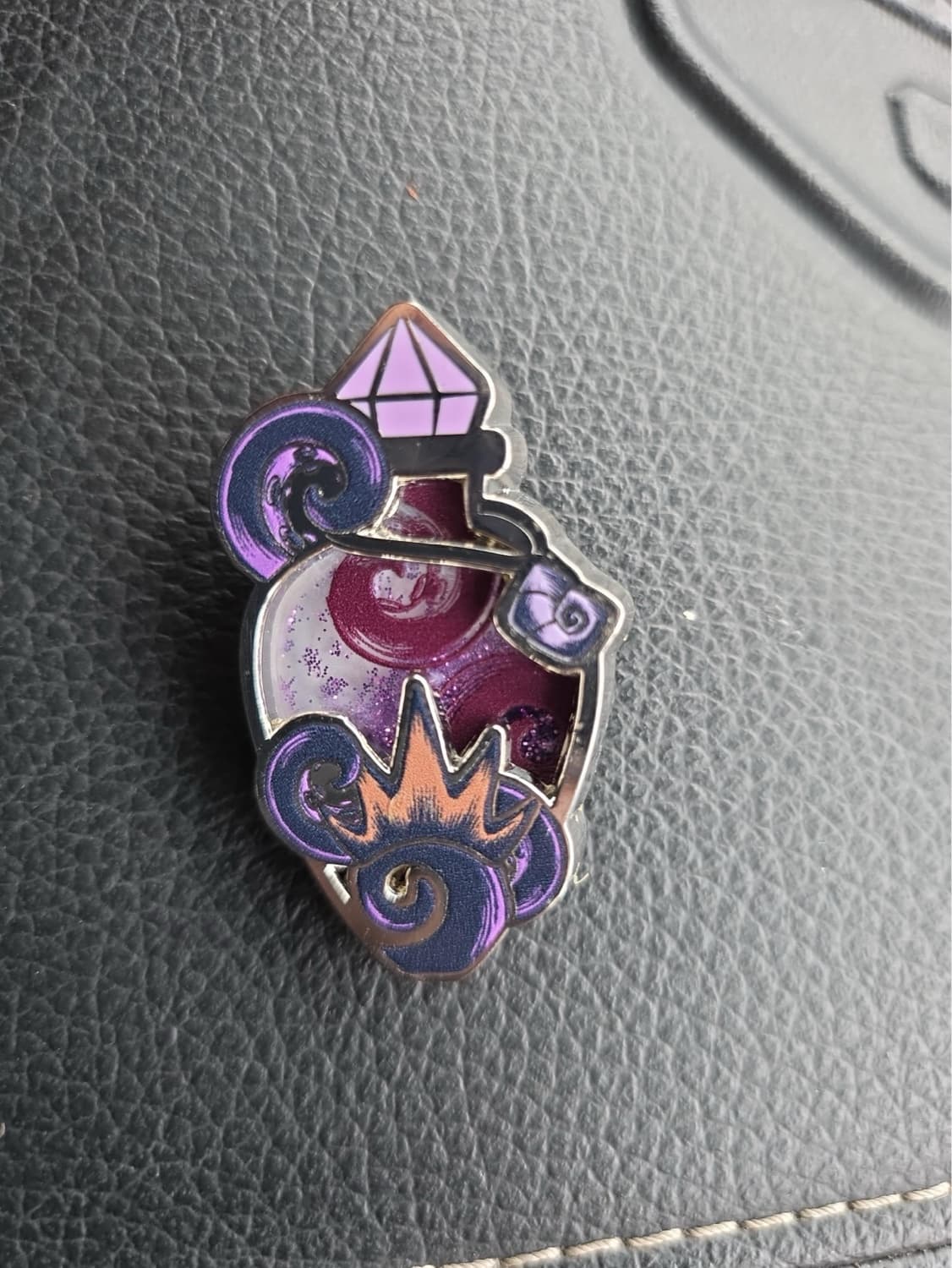 Disney Villains Ursula Potion Bottle Liquid Glitter Pin