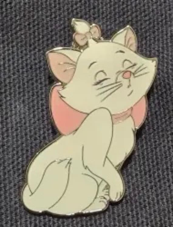 Aristocats - Marie posing with closed eyes