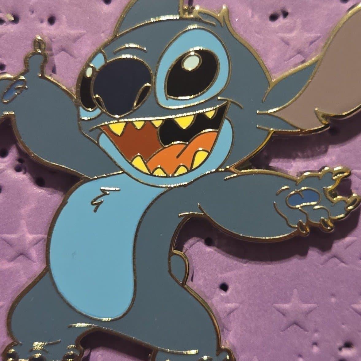 Stitch and Friends Pin Trading Starter Set