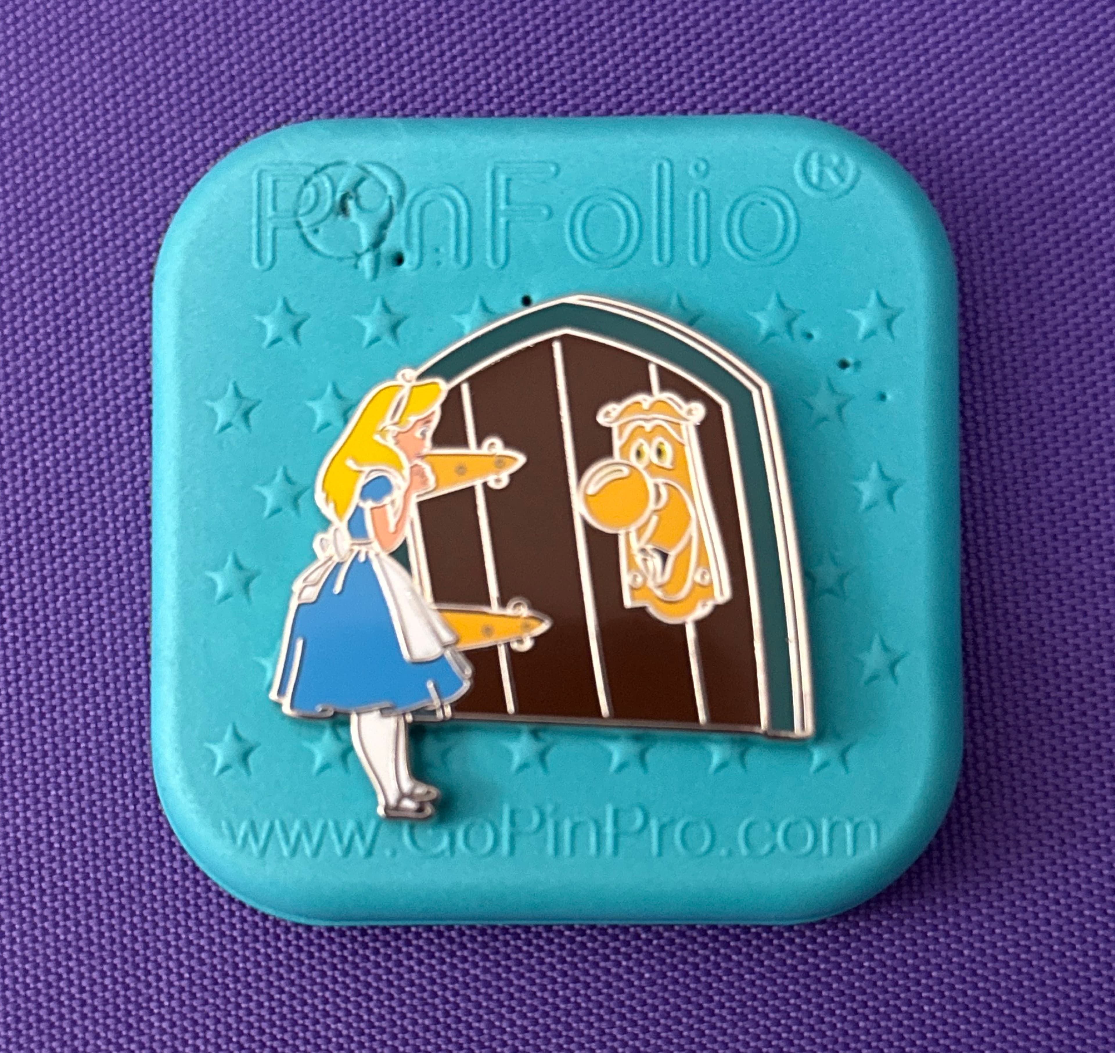 Alice and Doorknob - Alice in Wonderland
