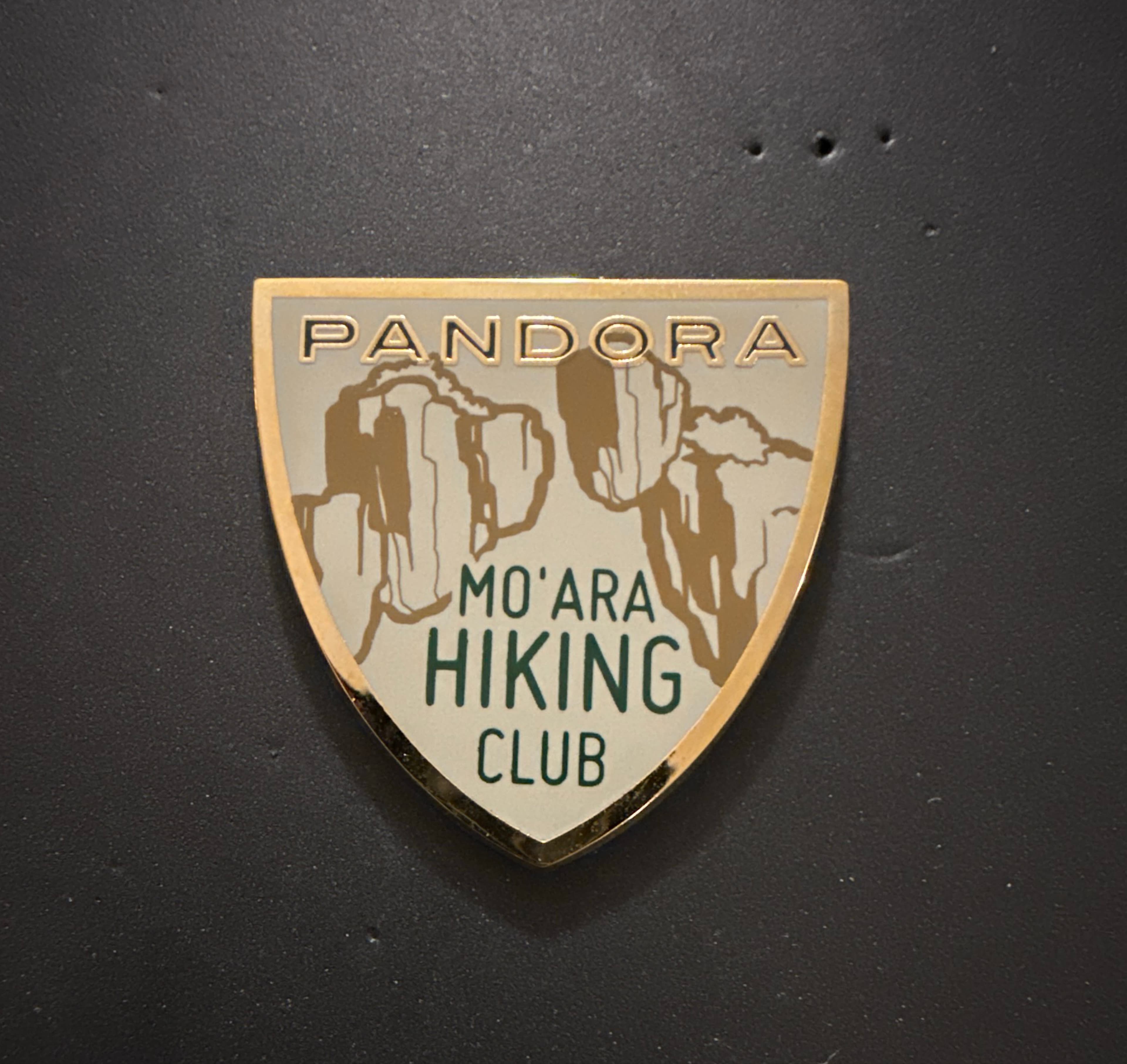 Mo'ara Hiking Club (Floating Mountains) Pin