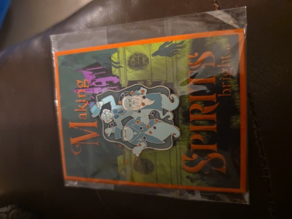 Disney Parks Gift Card Collection Making Spirits Bright Hitchhiking Ghost LE Pin