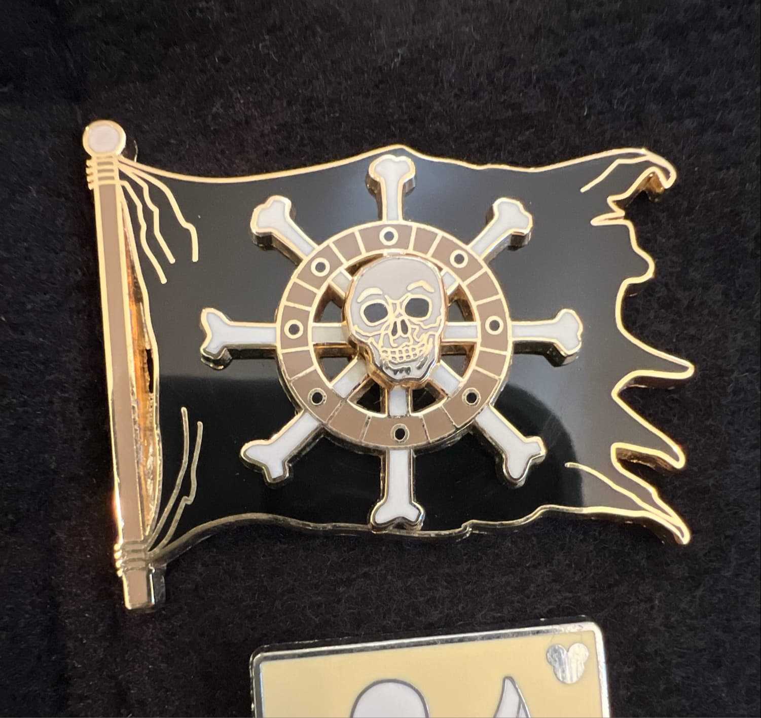 Pirate Skull Flag with Spinning Wheel