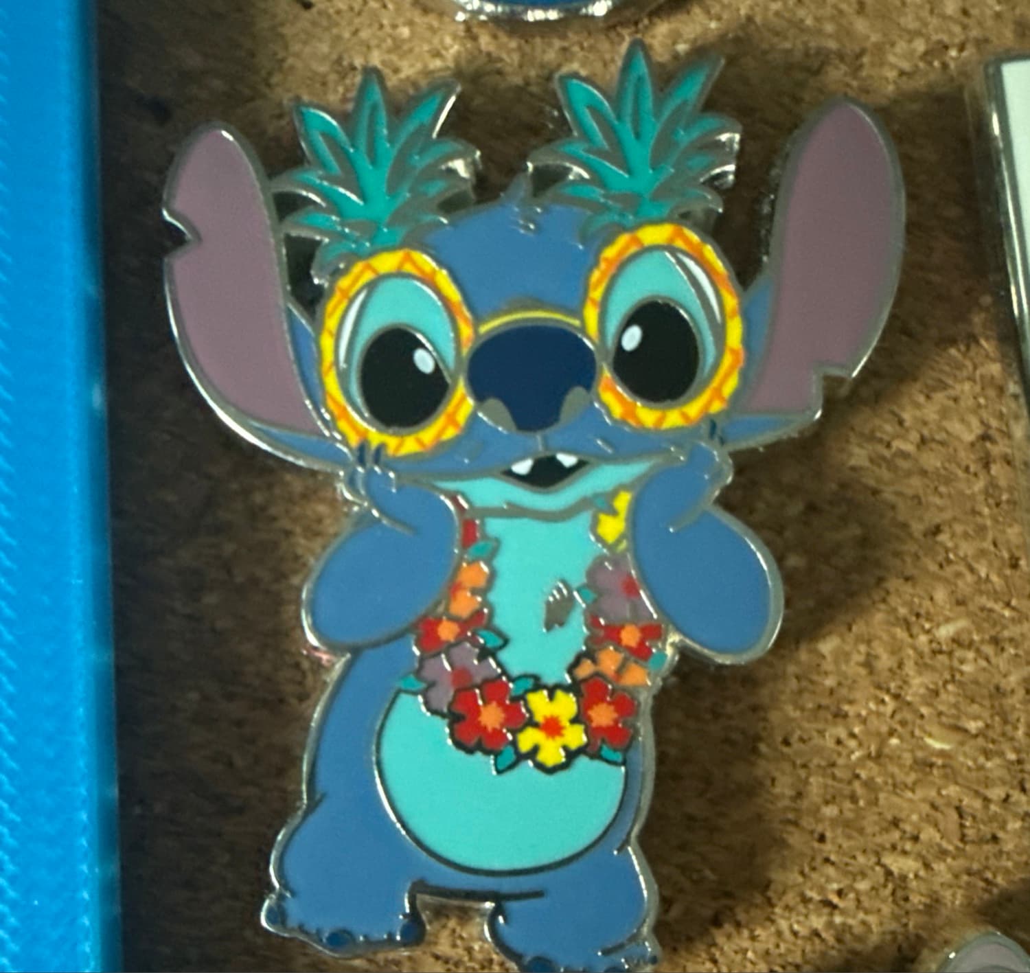 Stitch Hawaiian Tourist Luau w/ Pineapple Glasses & Lei
