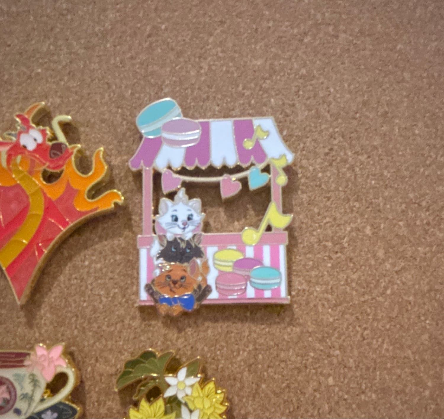 Aristocats cats and dogs stand