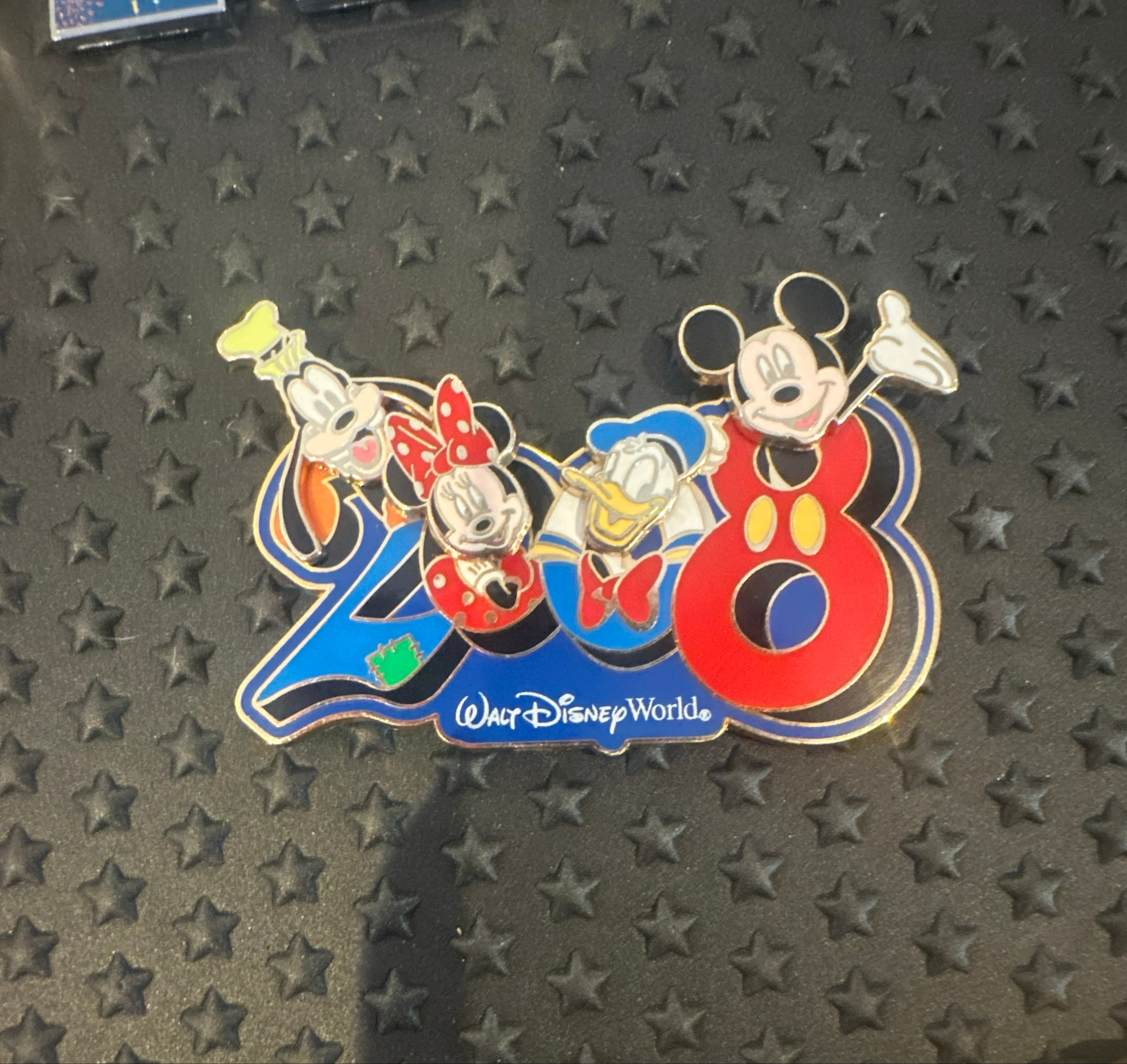 2008 Mickey & Friends Pin