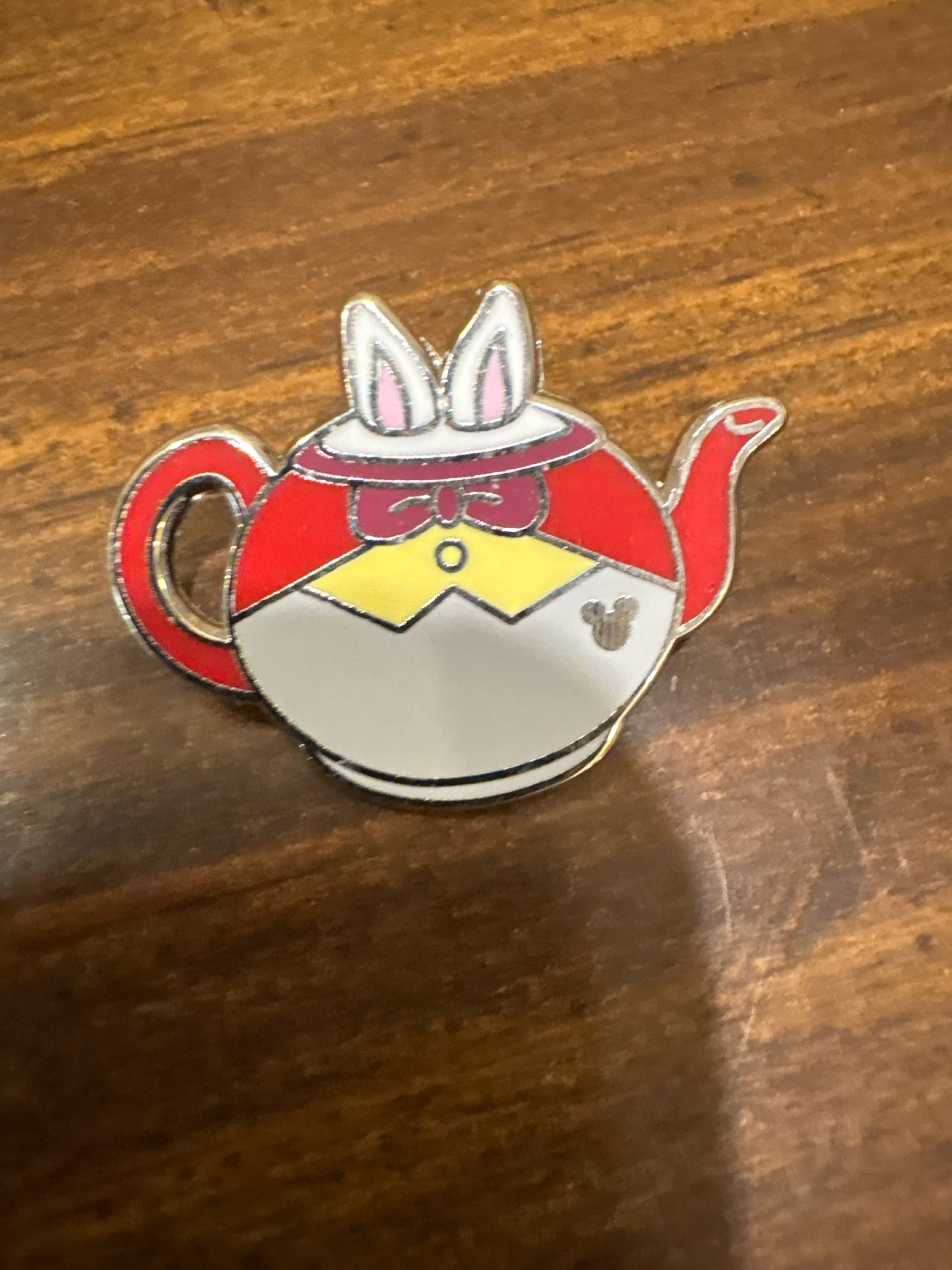 Alice in Wonderland White Rabbit Teapot