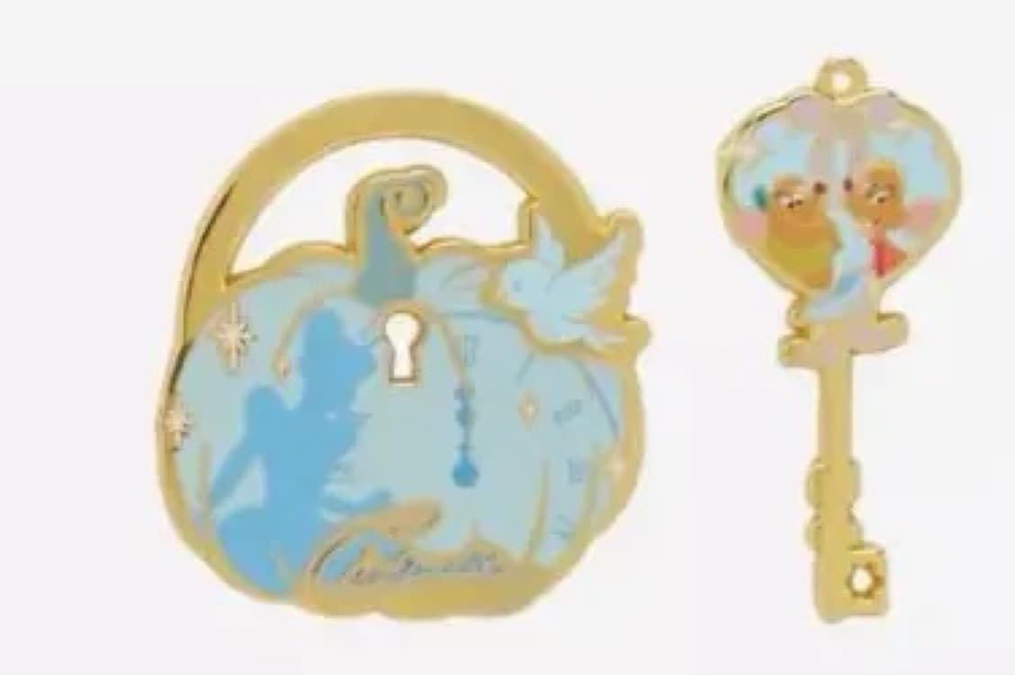 Cinderella Lock and Key Pin Set - Disney Princess Blind Box