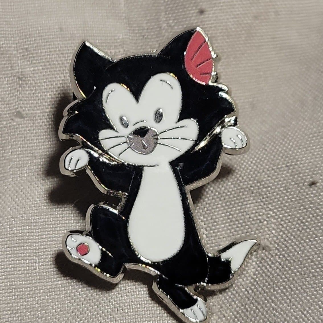 Figaro Standing with Paw Lifted - Pinocchio