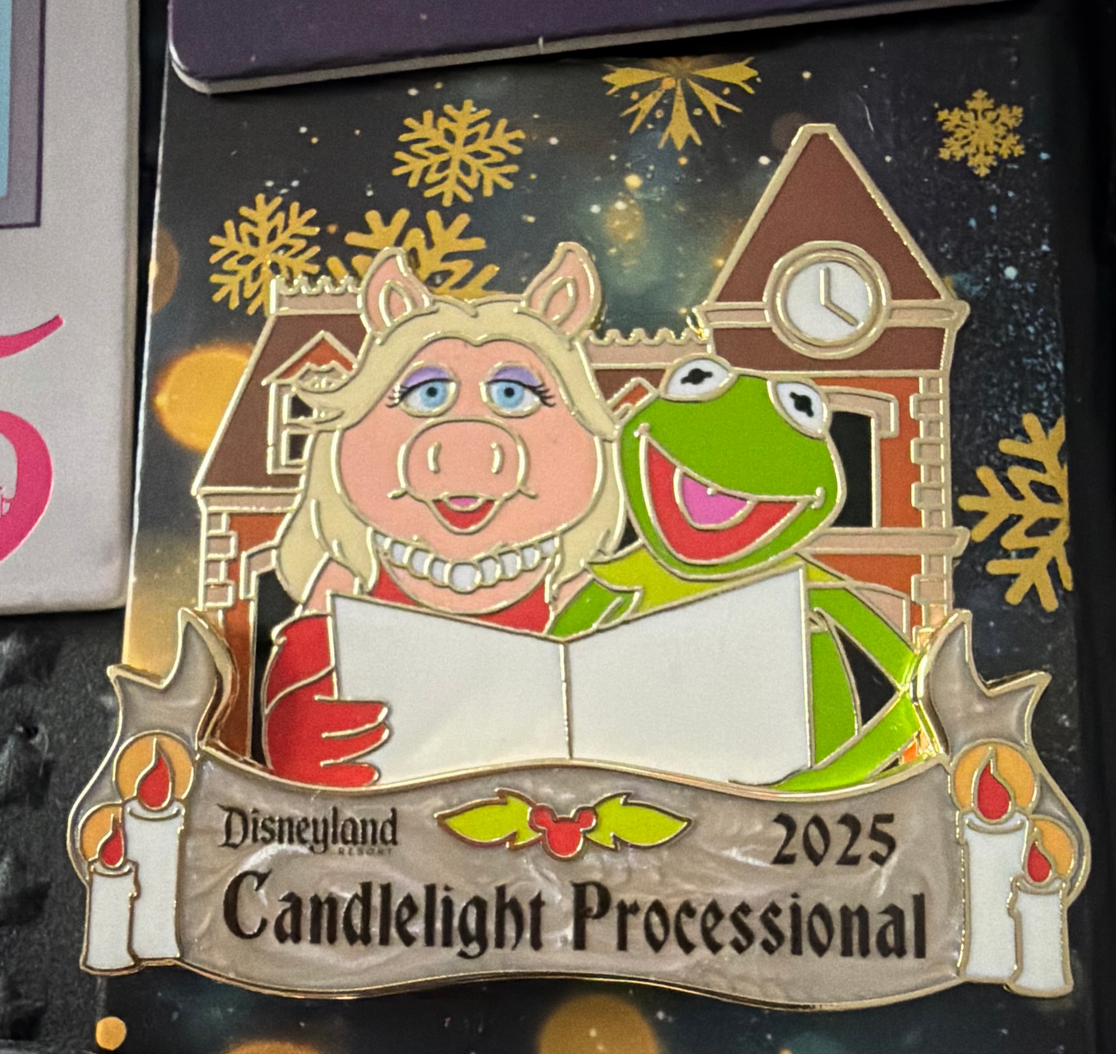 Disneyland Candlelight Processional - Miss Piggy and Kermit