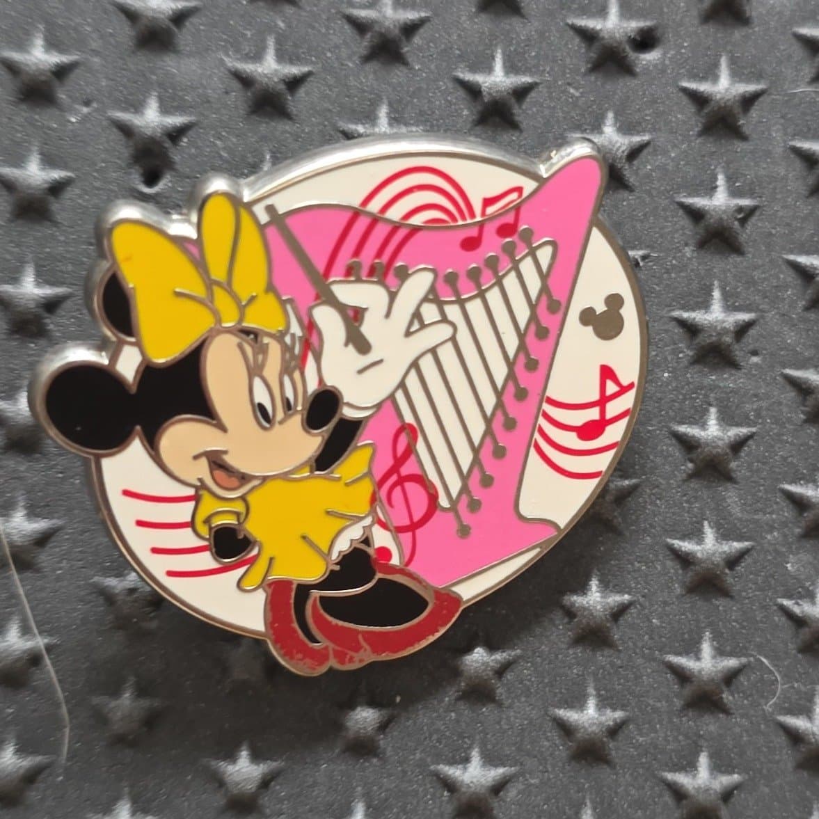 Minnie Mouse Harp Musicians