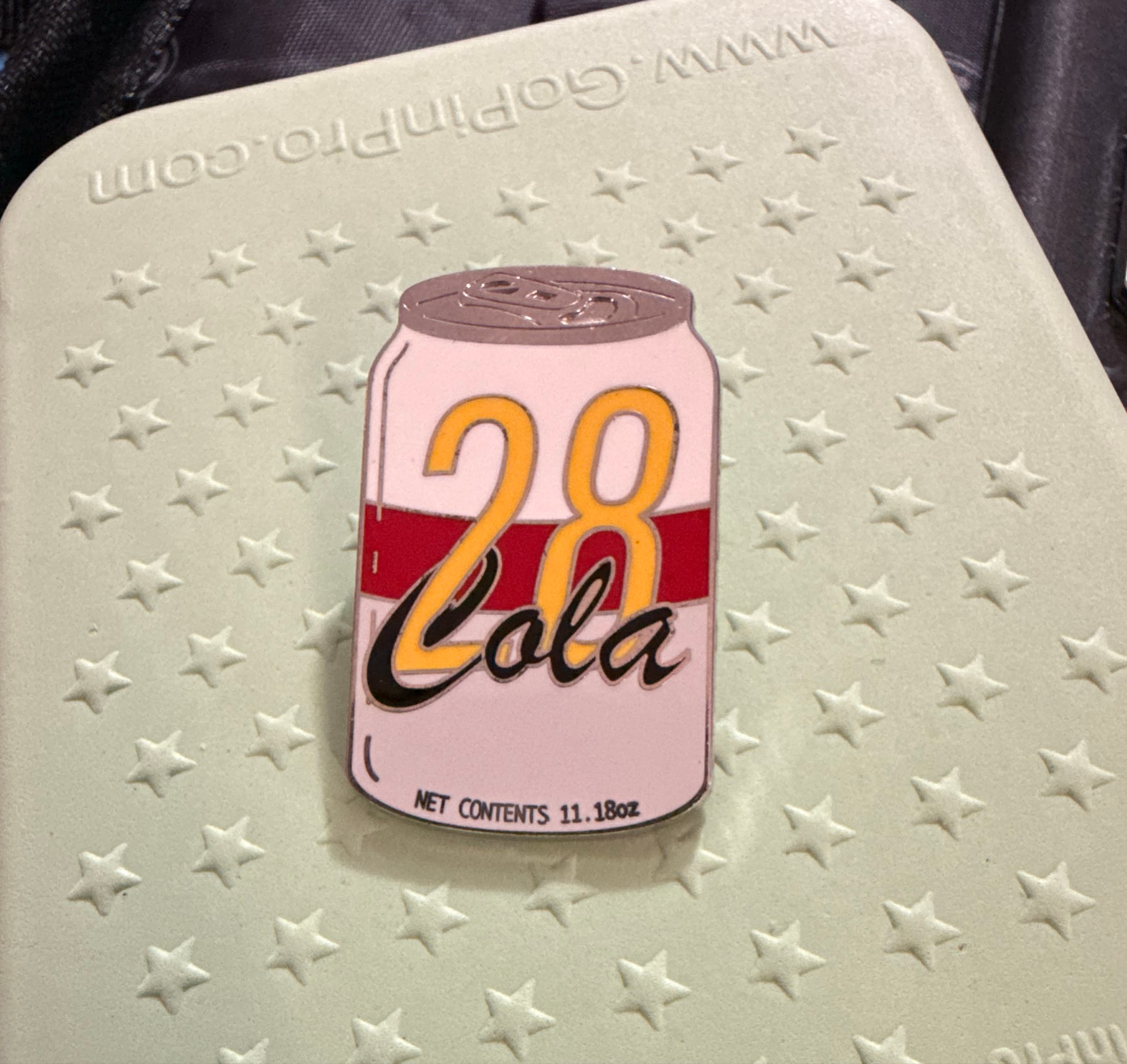 Mickey's 28 Cola - Delicious Drinks Mystery Pin Set front