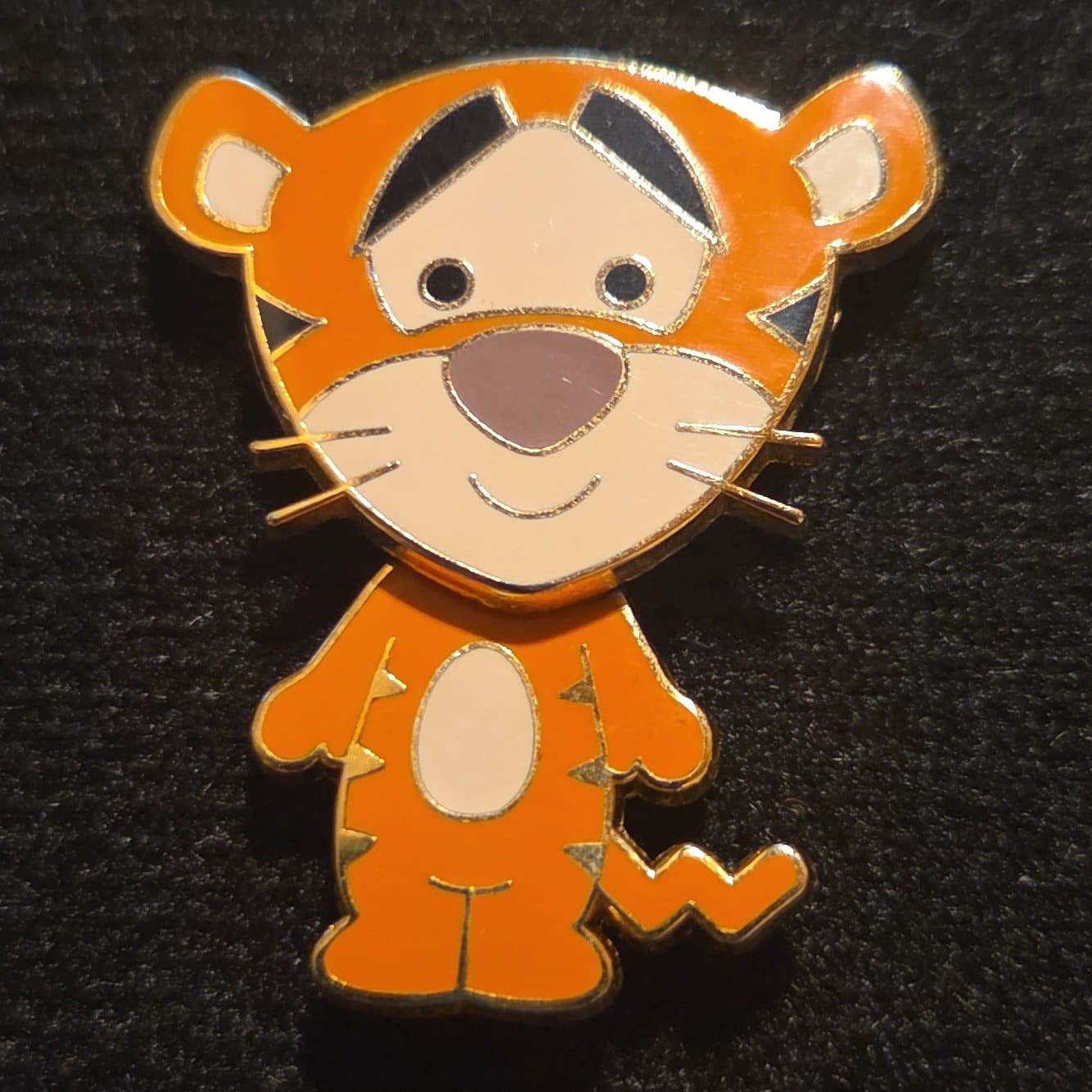 Tigger Standing Gold Outline Pin