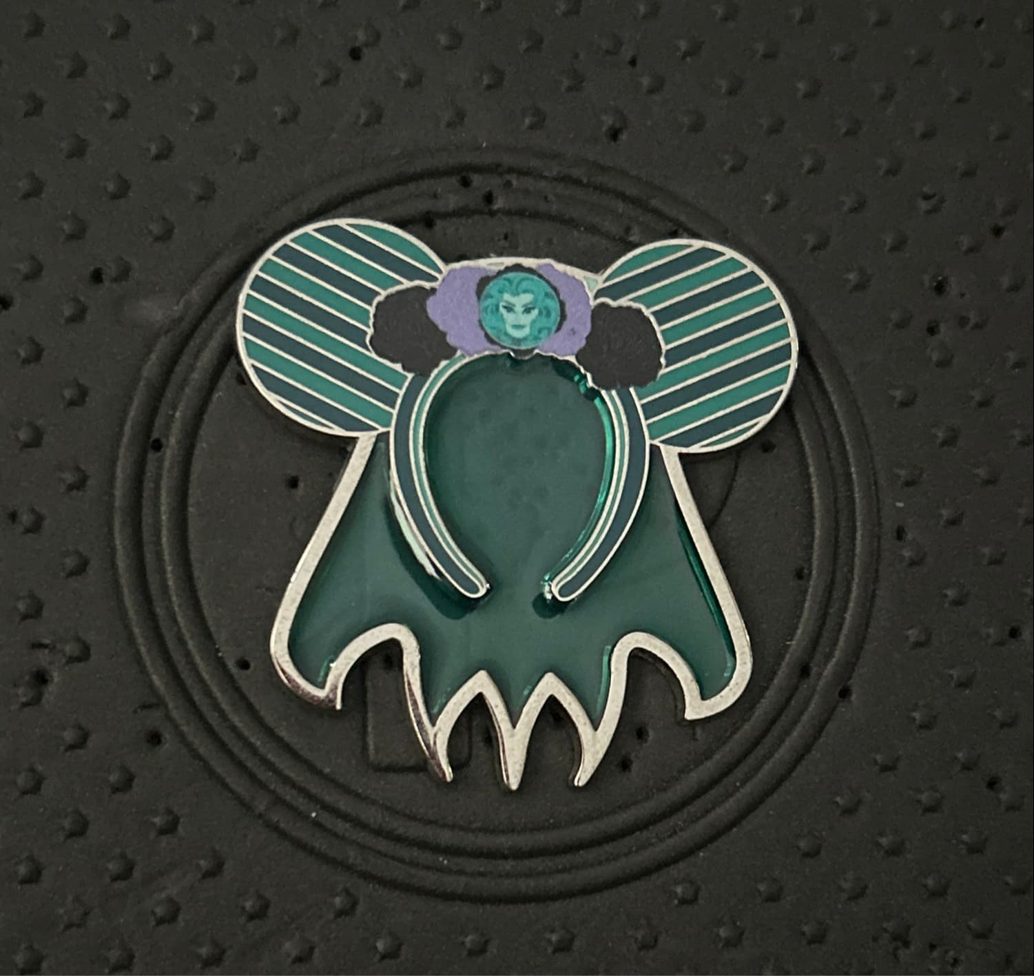 Minnie Mouse: The Main Attraction - Series 10: The Haunted Mansion - Madame Leota Ghost Mickey Ears Pin