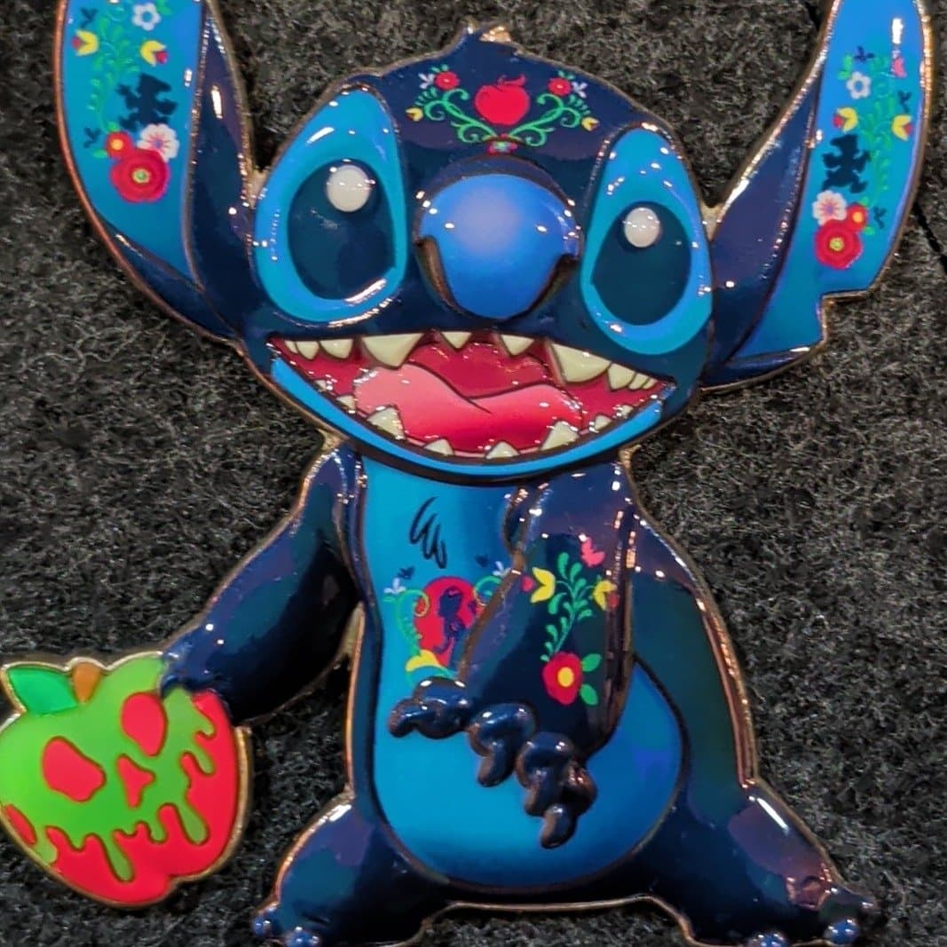 Stitch Crashes Disney - Snow White and the Seven Dwarfs Jumbo Pin