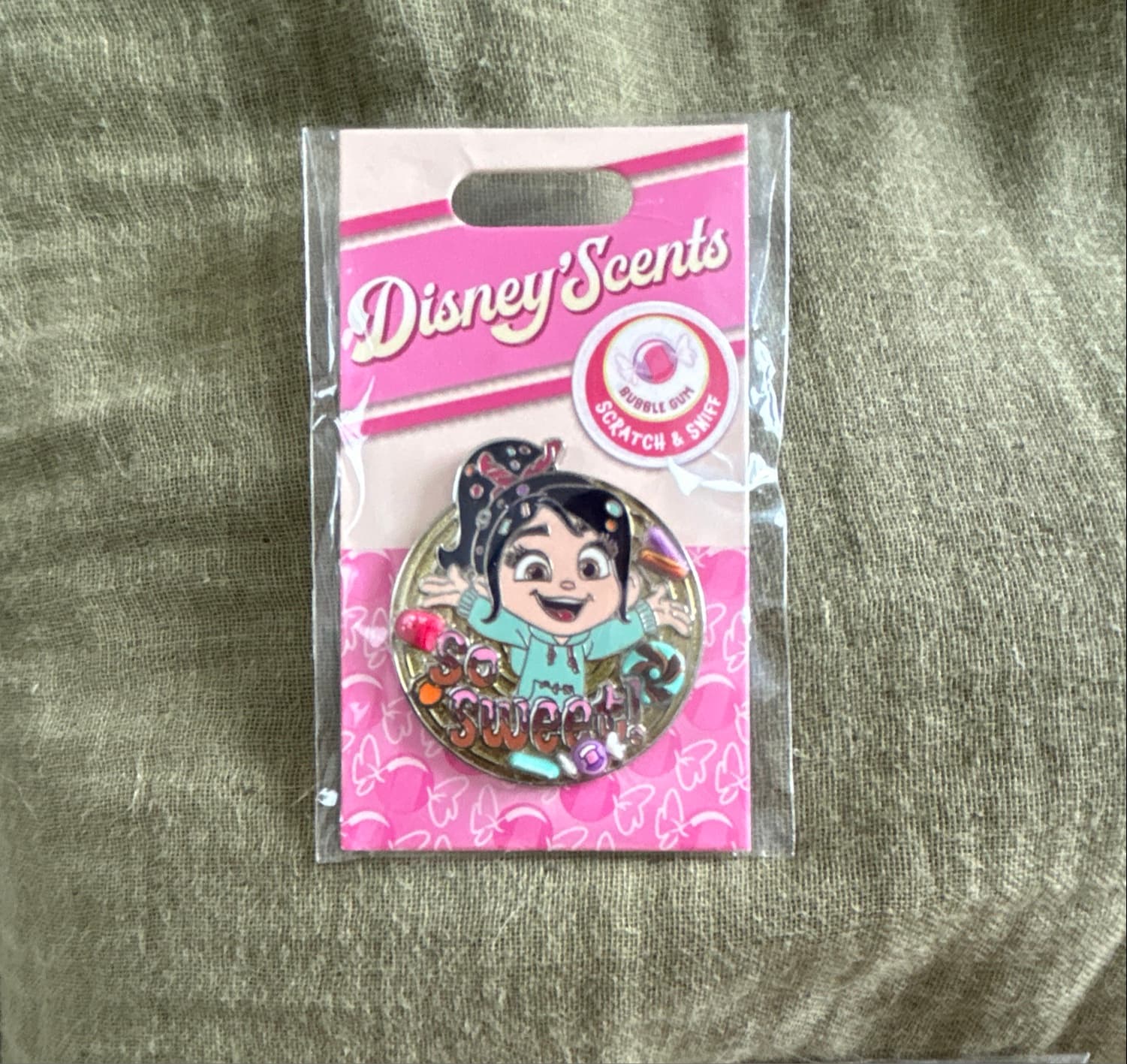 Vanellope "So Sweet!" Bubble Gum Scratch & Sniff Pin - Wreck-It Ralph - Disney Scents
