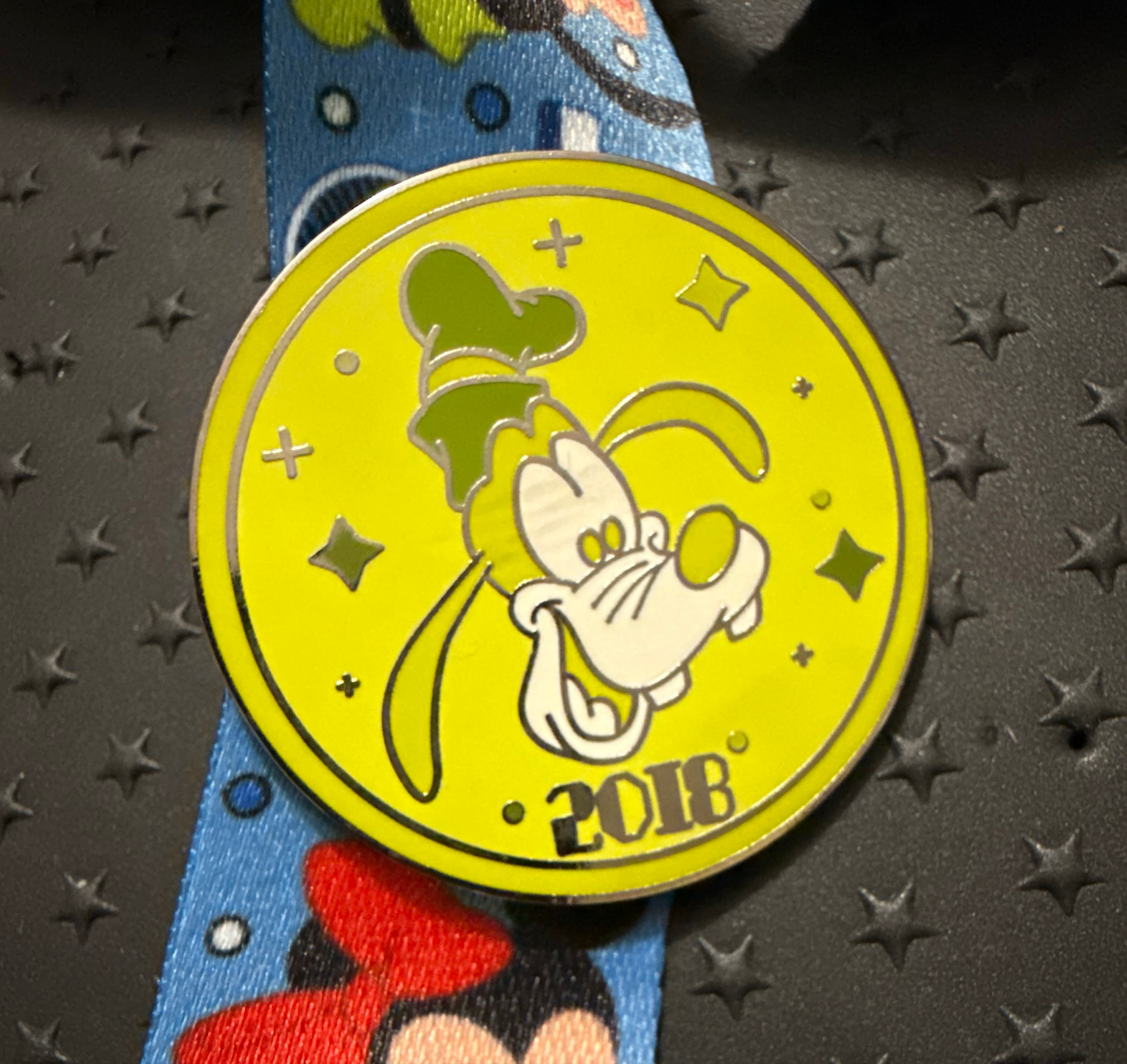 Goofy 2018 Dated Year Starter Pin