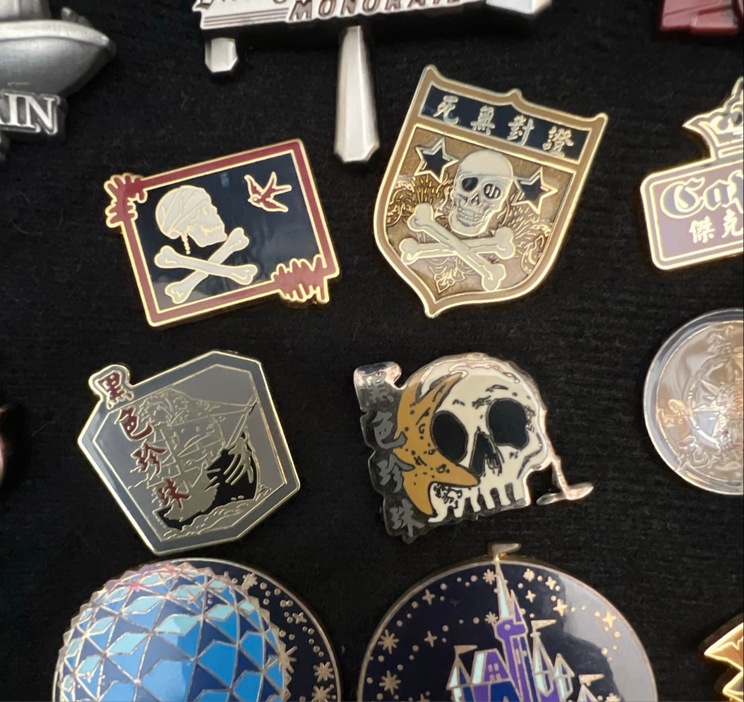 Pirates of the Caribbean - At World's End - Flag (Skull & Crossbones with Bird)
