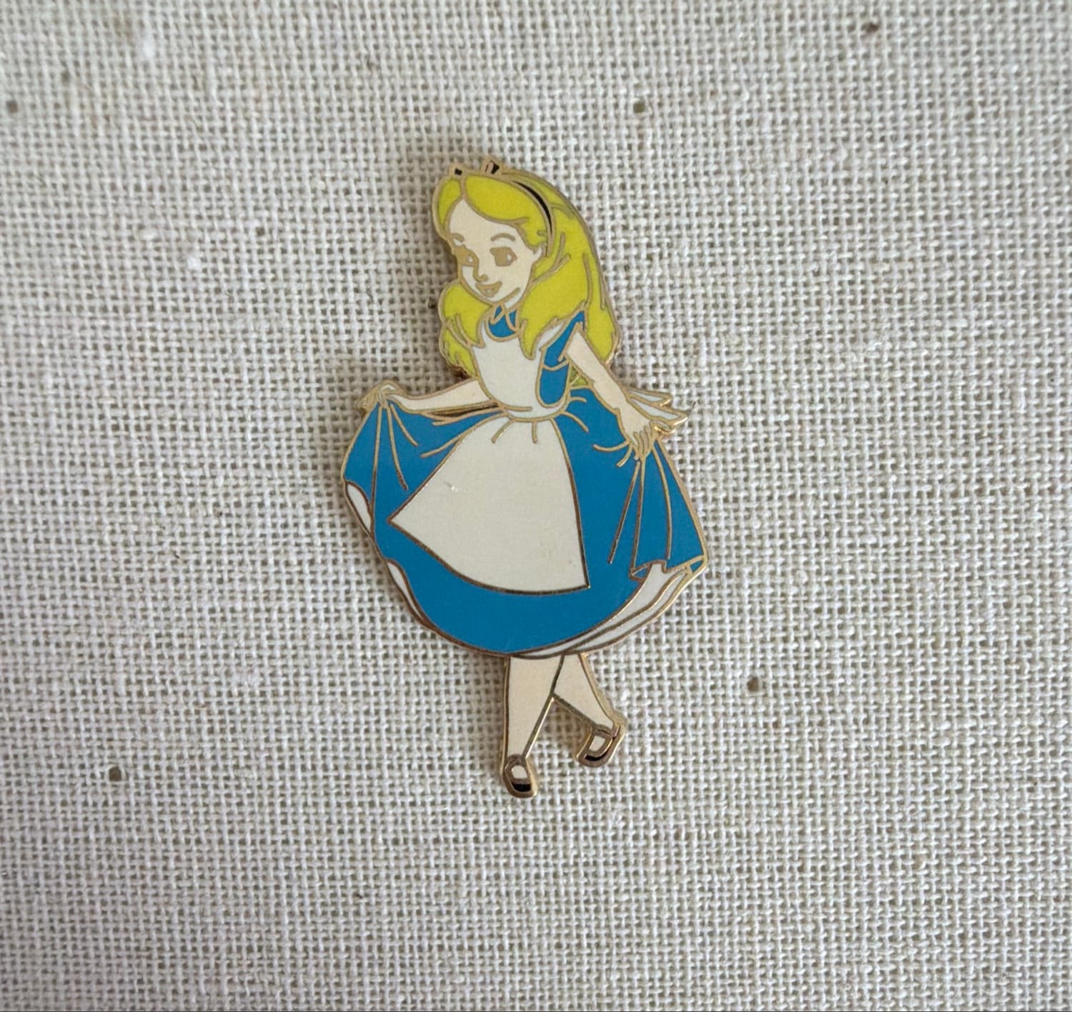 Alice Holding Skirt Curtsy Bowing Alice In Wonderland