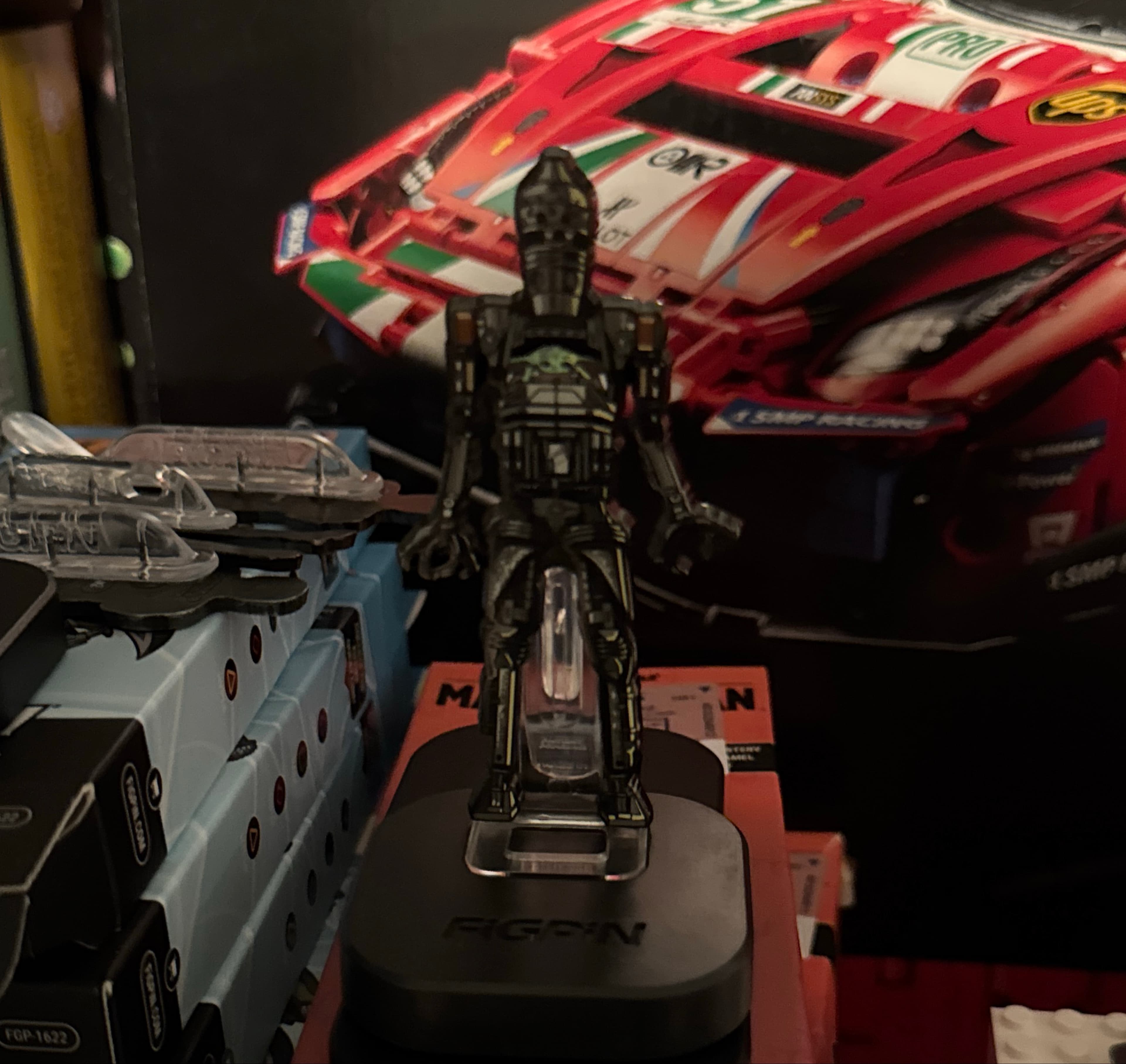 IG-11 with Grogu - The Mandalorian - FiGPiN #580