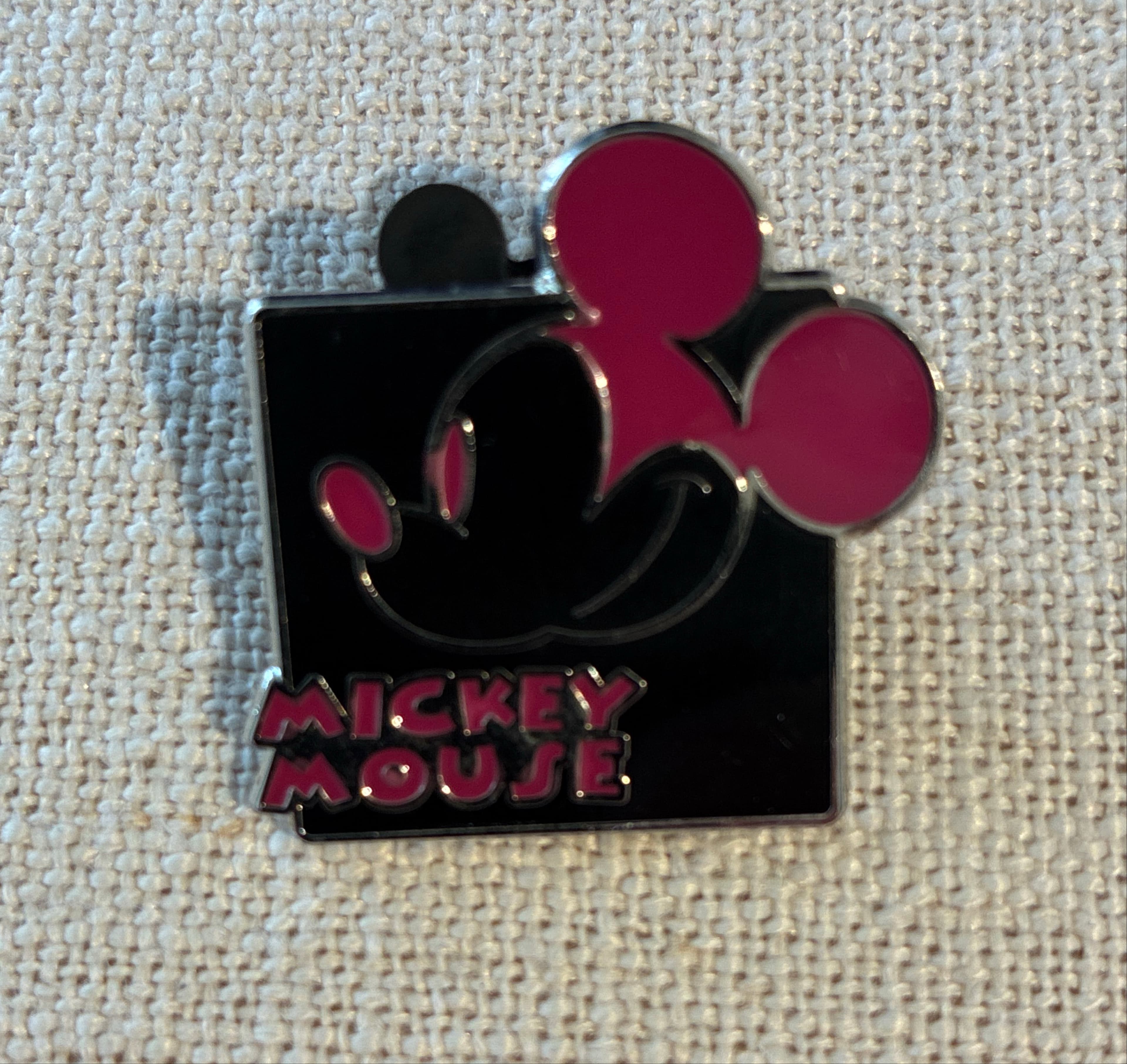 Smiling (Pink) - Mickey Expressions
