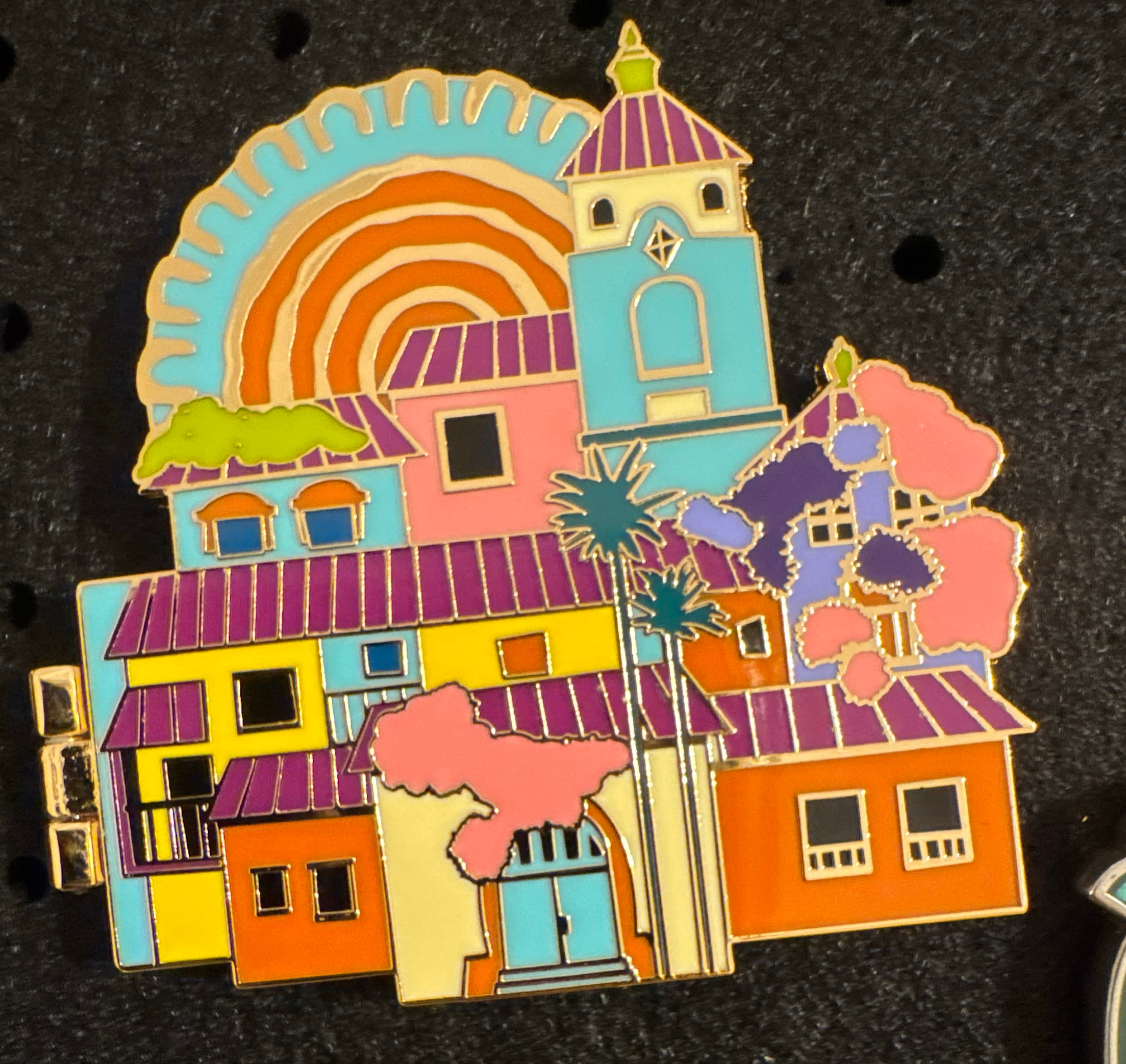 D23-Exclusive Encanto Family Madrigal Pin