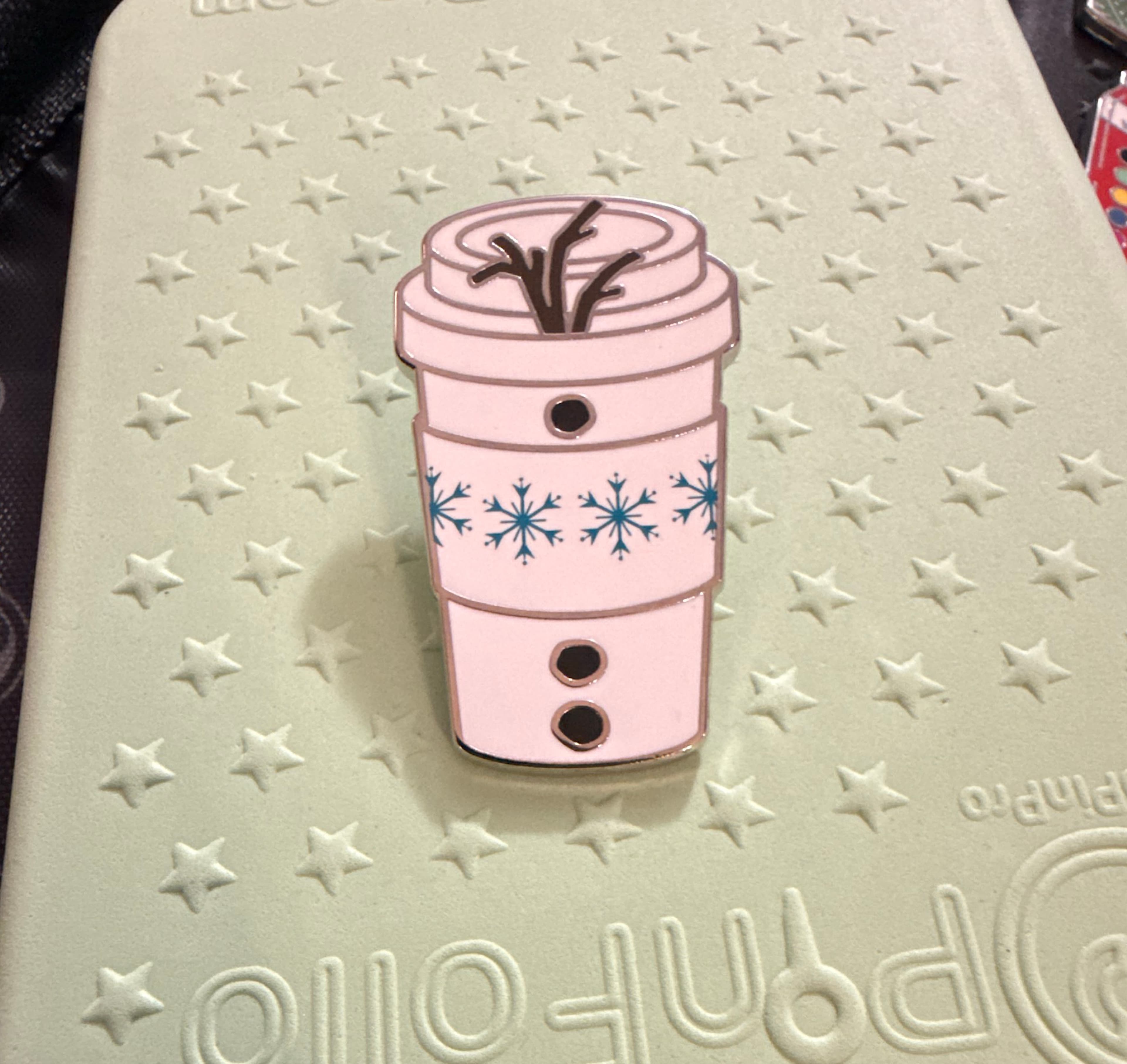 Olaf - Frozen - Character Coffee Cup - Mystery Pin